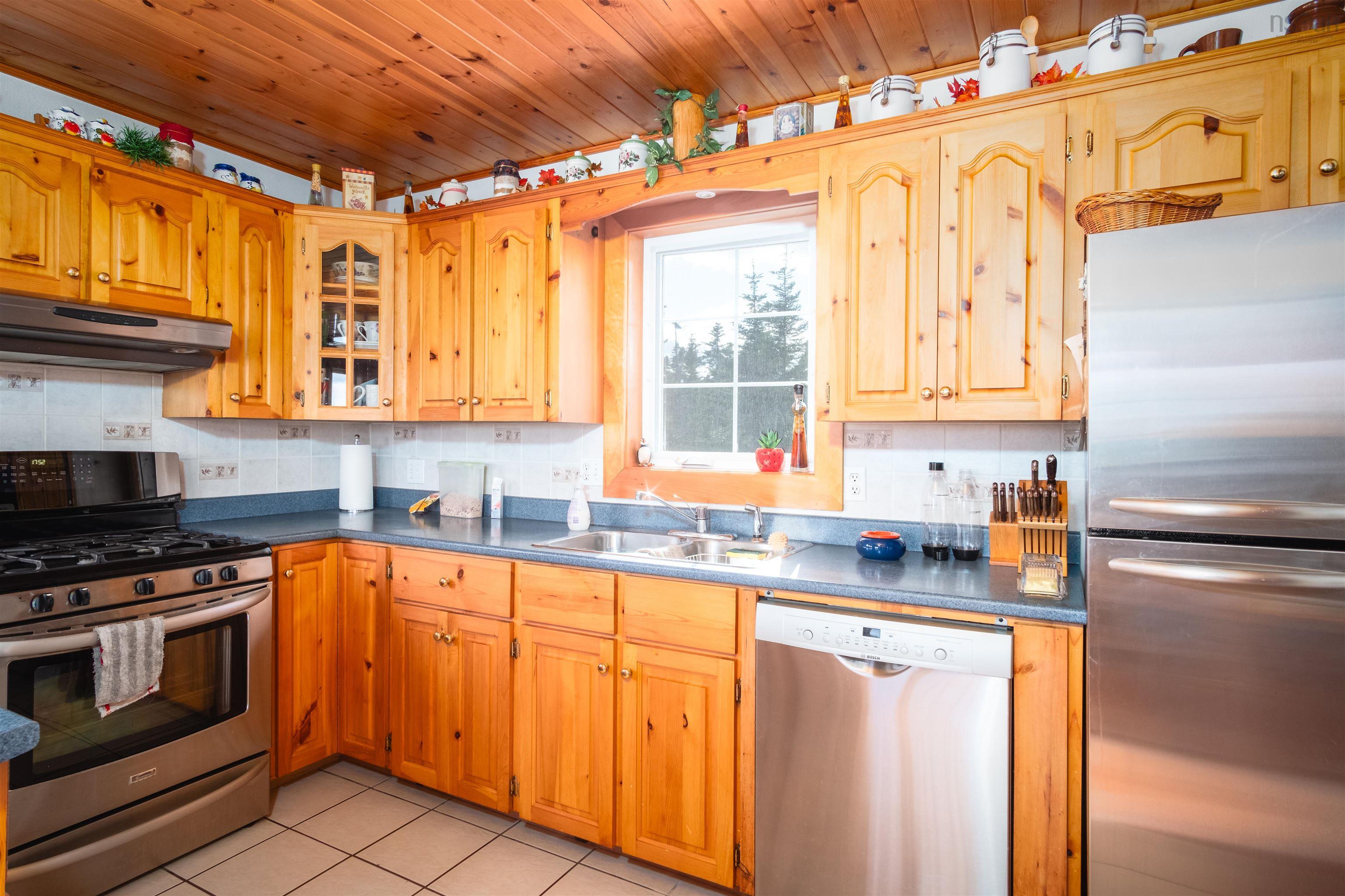 $850,000.00: 2932 Cape Gegogan Road, Goldenville