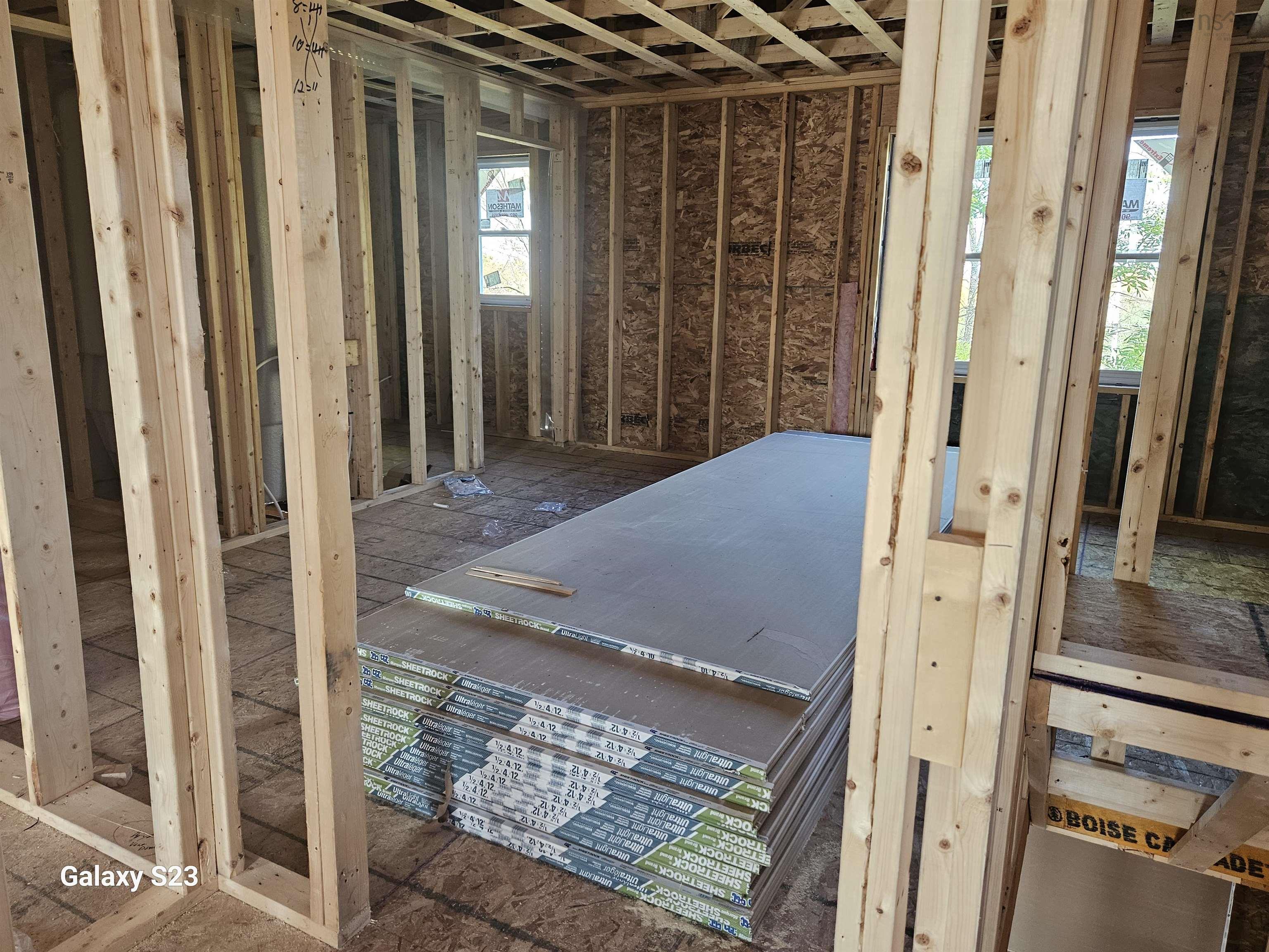 $580,975.00: 208E Burgess Crescent, Windsor