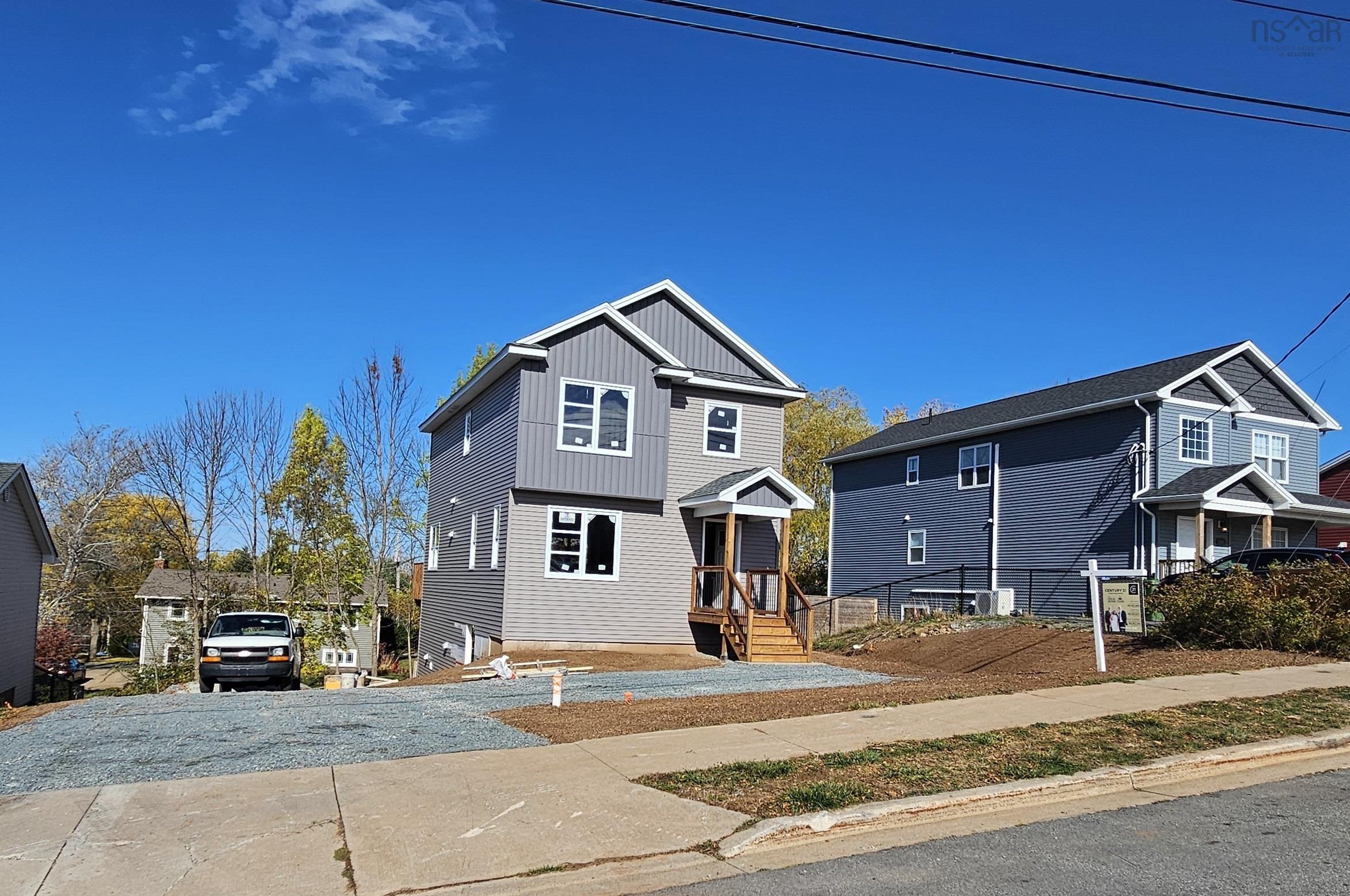 $580,975.00: 208E Burgess Crescent, Windsor