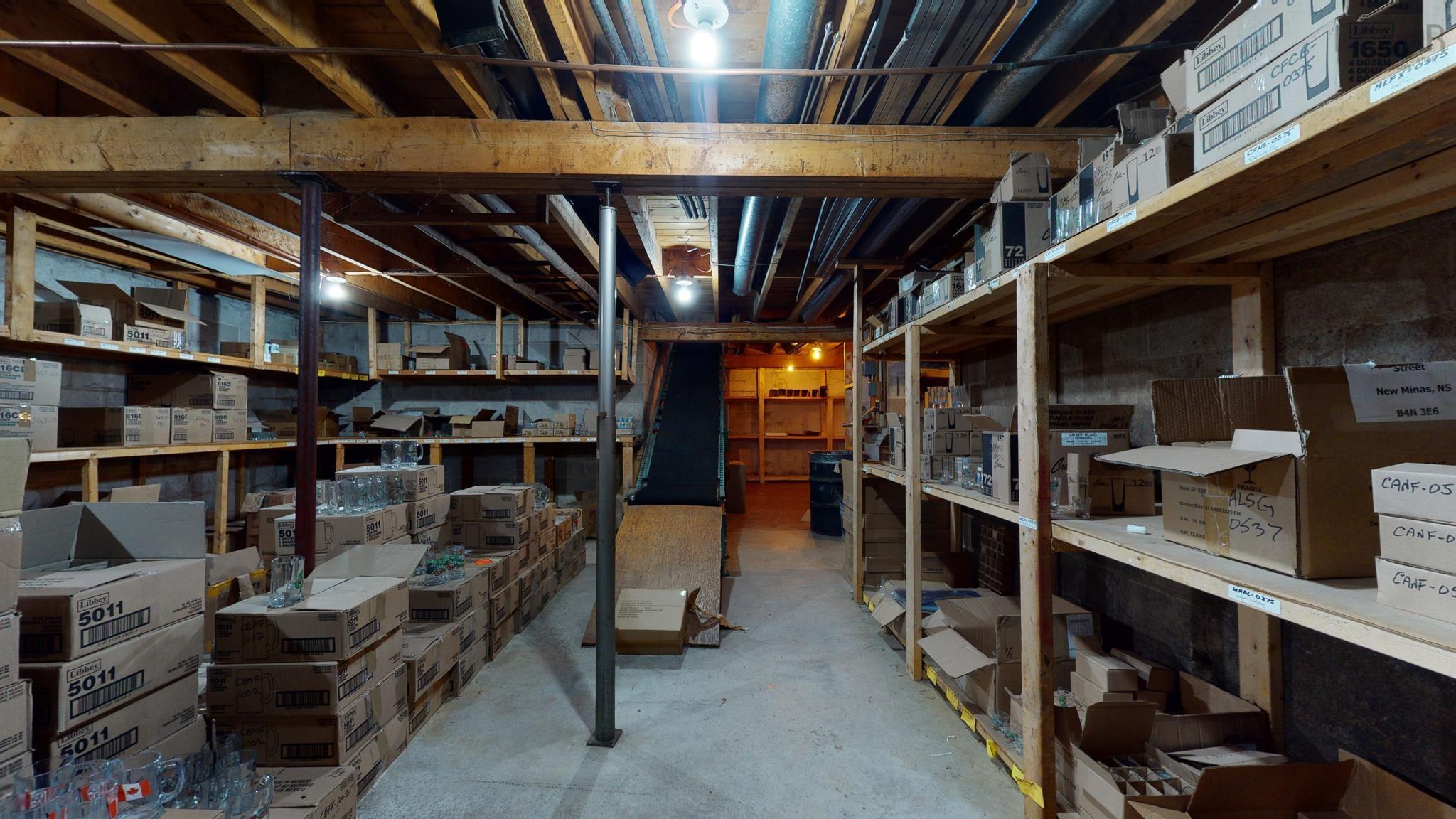 $798,000.00: 9027/9029 Commercial Street, New Minas