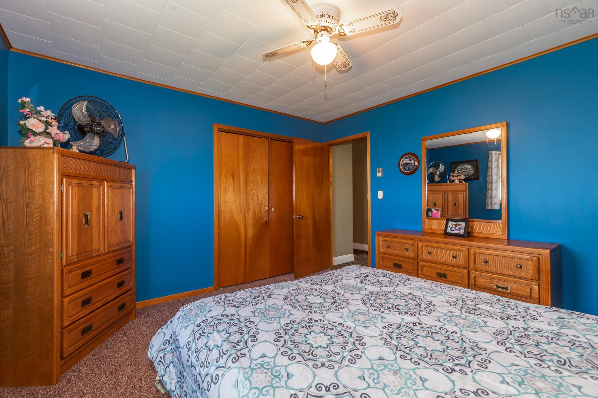 $550,000.00: 5234 Shore Road, Parkers Cove