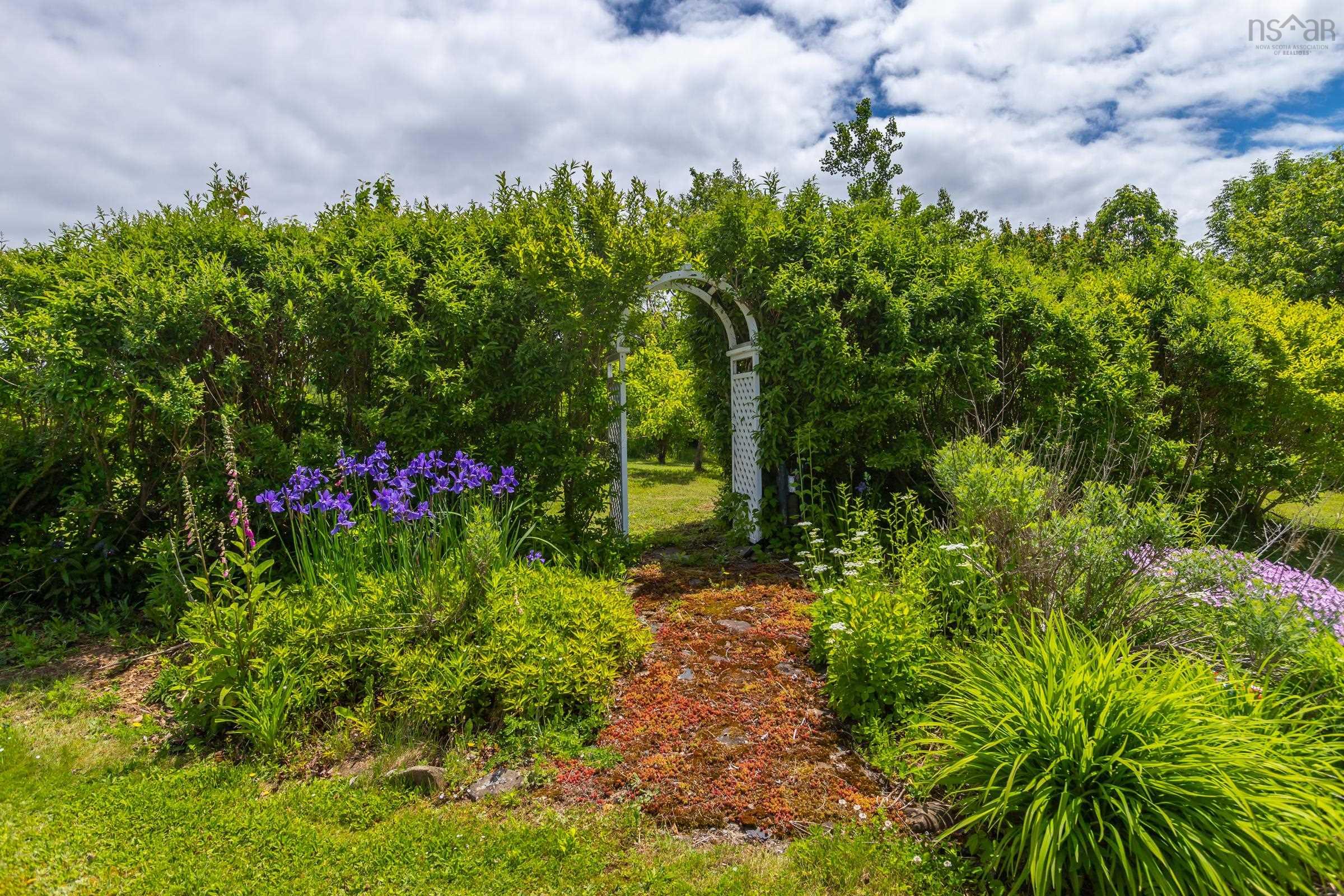 $550,000.00: 5234 Shore Road, Parkers Cove