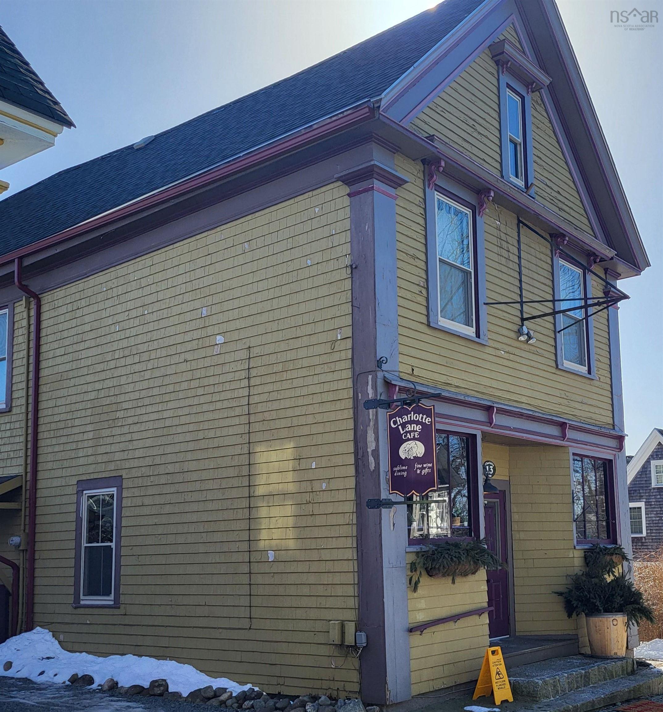 $400,000.00: 13 Charlotte Lane, Shelburne