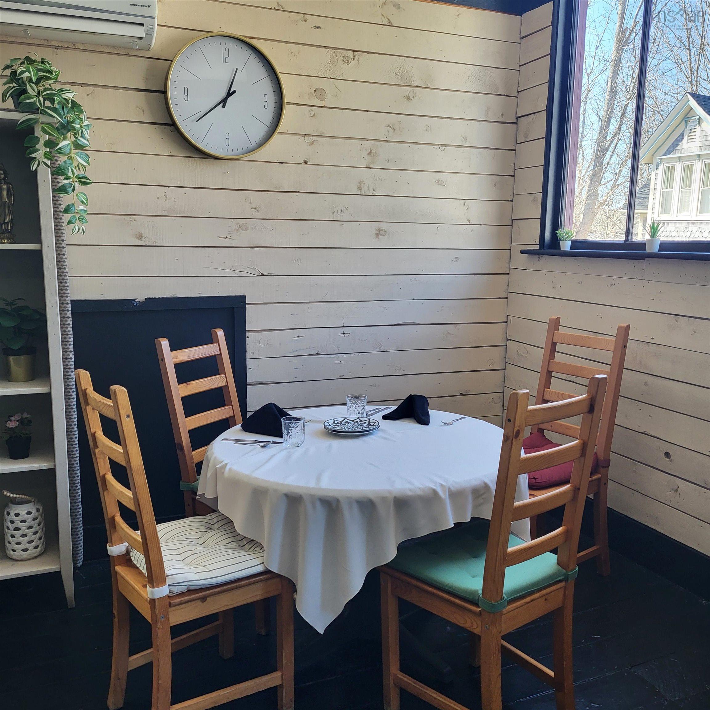 $400,000.00: 13 Charlotte Lane, Shelburne