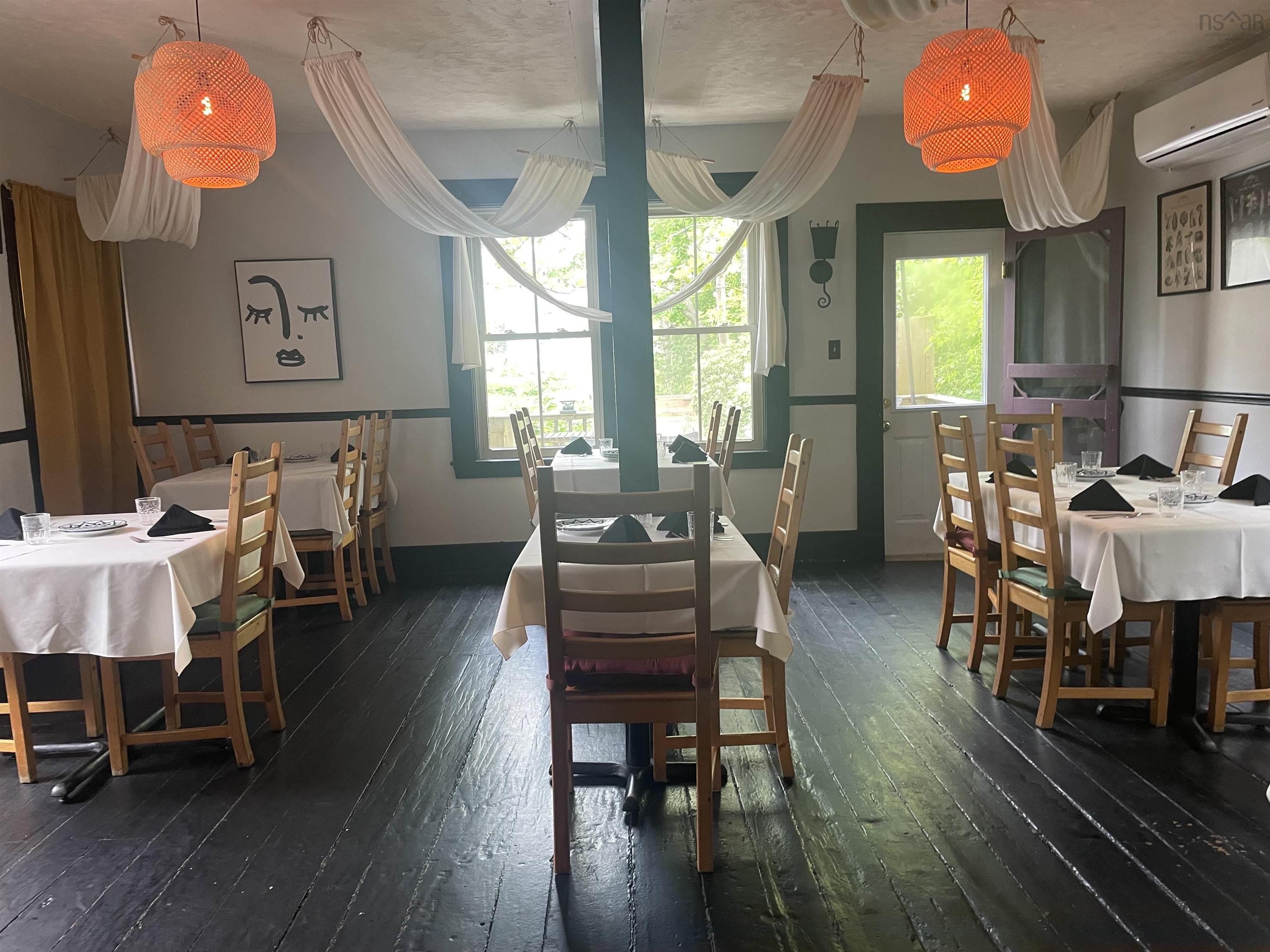 $400,000.00: 13 Charlotte Lane, Shelburne
