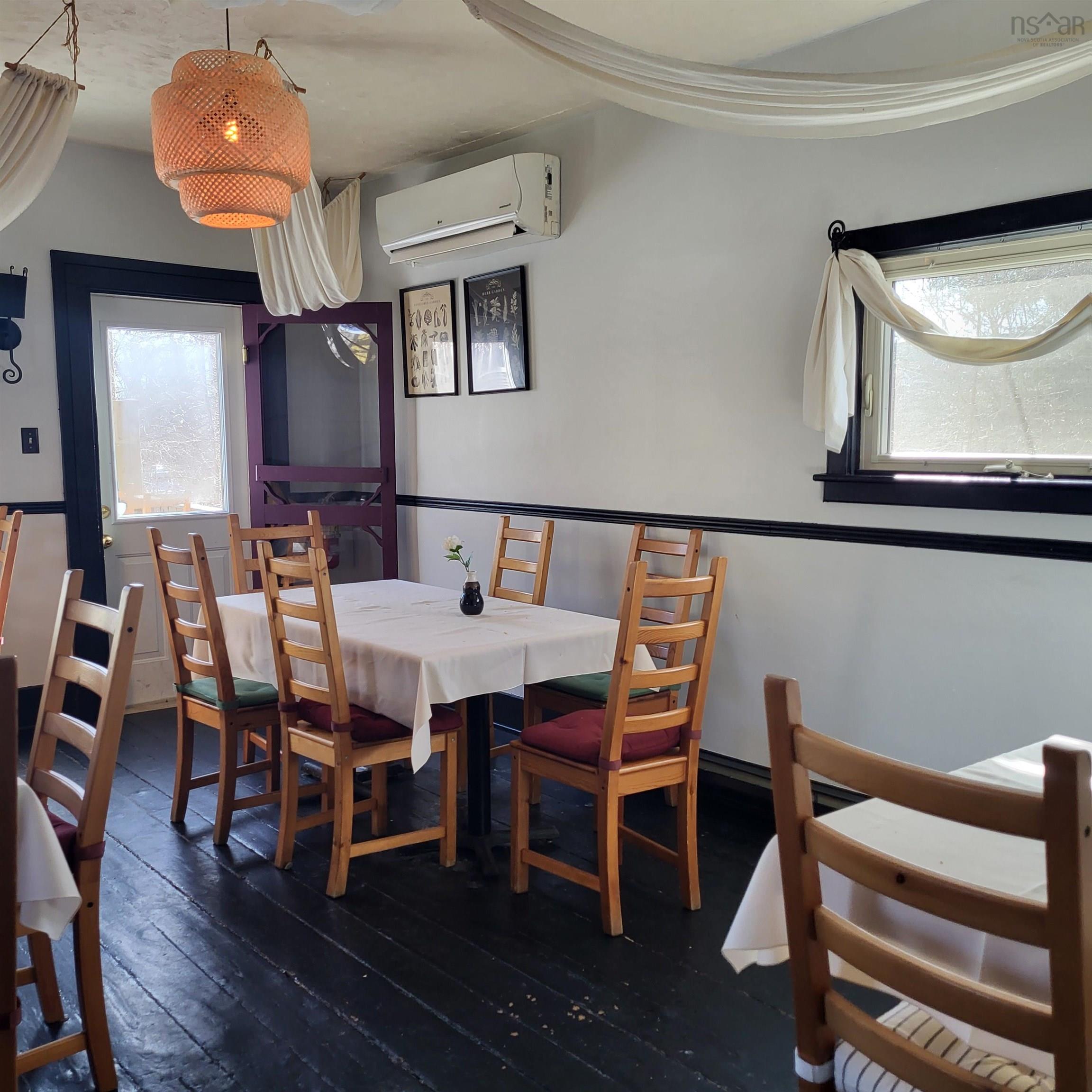 $400,000.00: 13 Charlotte Lane, Shelburne