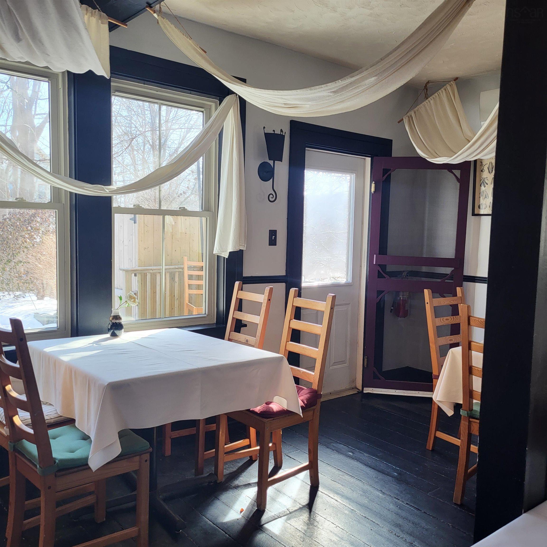 $400,000.00: 13 Charlotte Lane, Shelburne