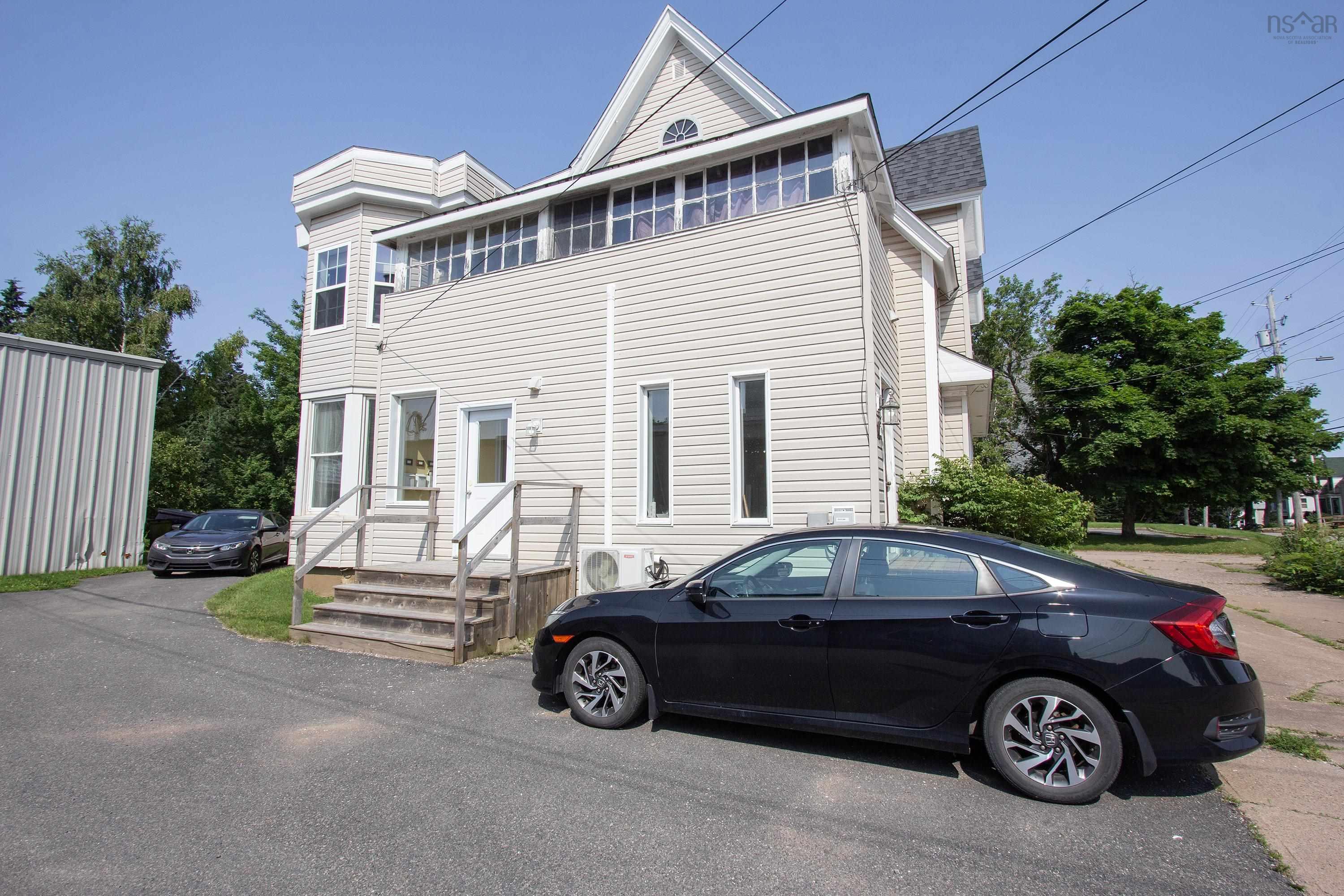 $339,900.00: 12 Lawrence Street, Amherst