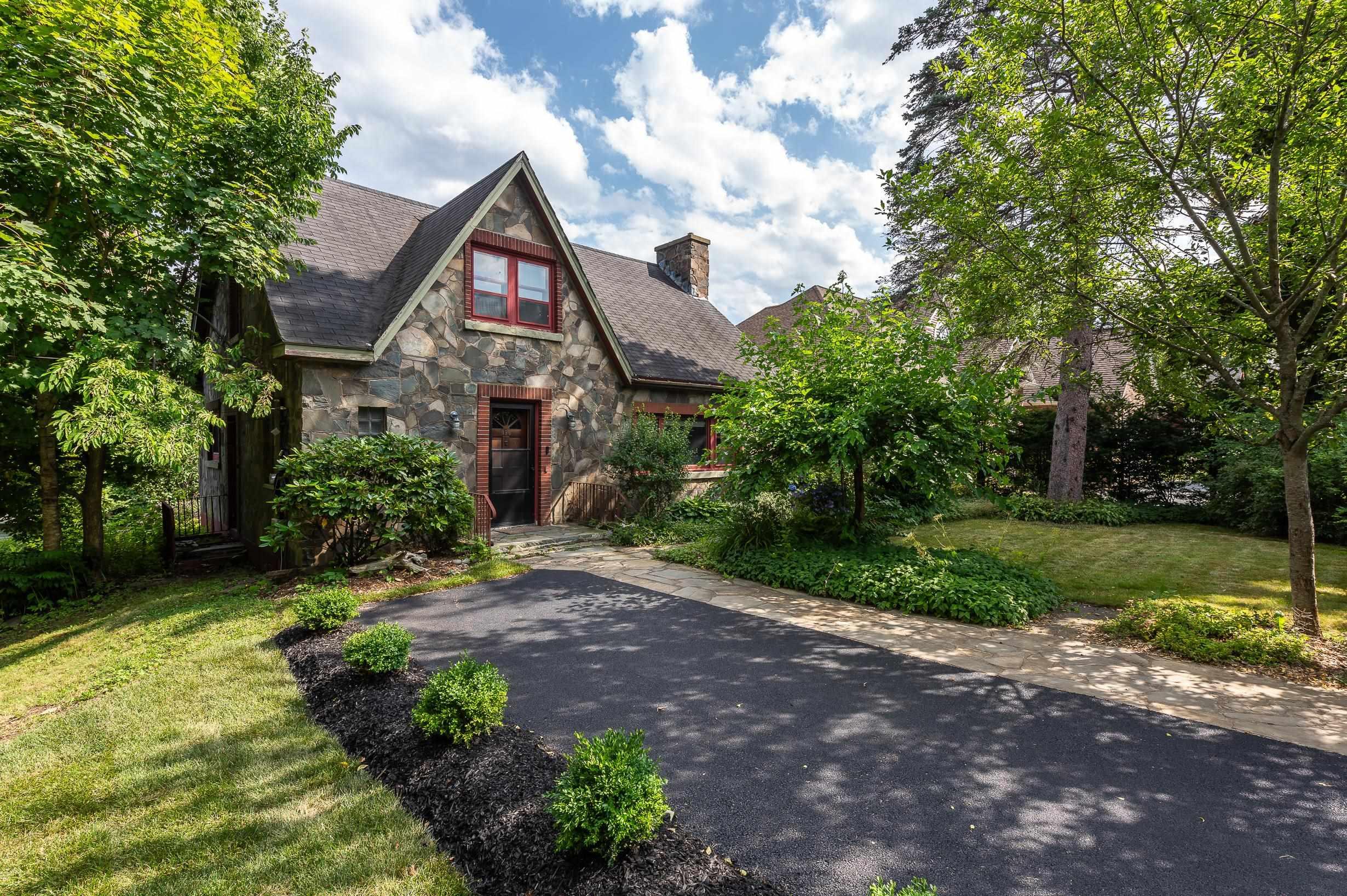 $699,900.00: 196 Crichton Avenue, Dartmouth