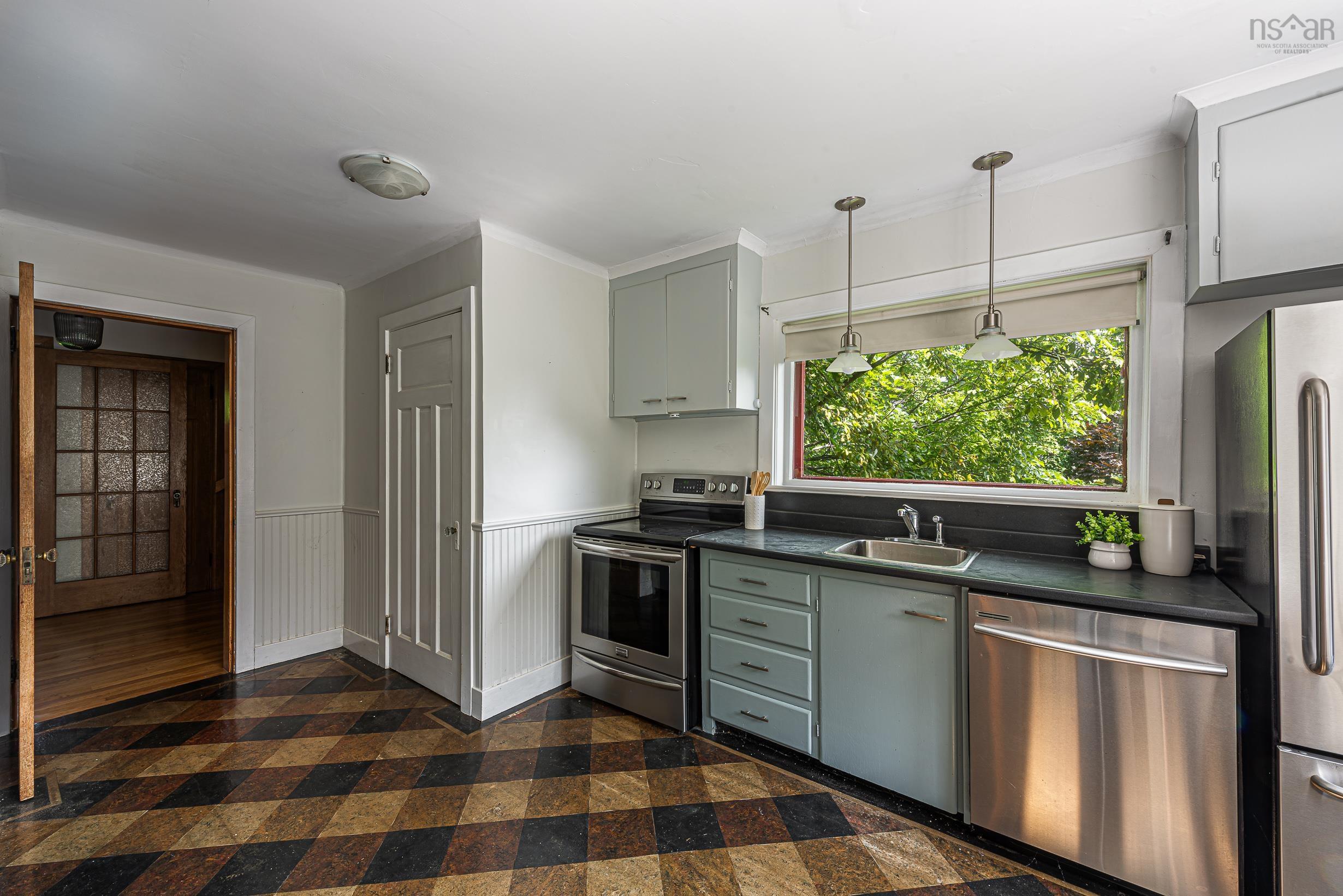 $699,900.00: 196 Crichton Avenue, Dartmouth