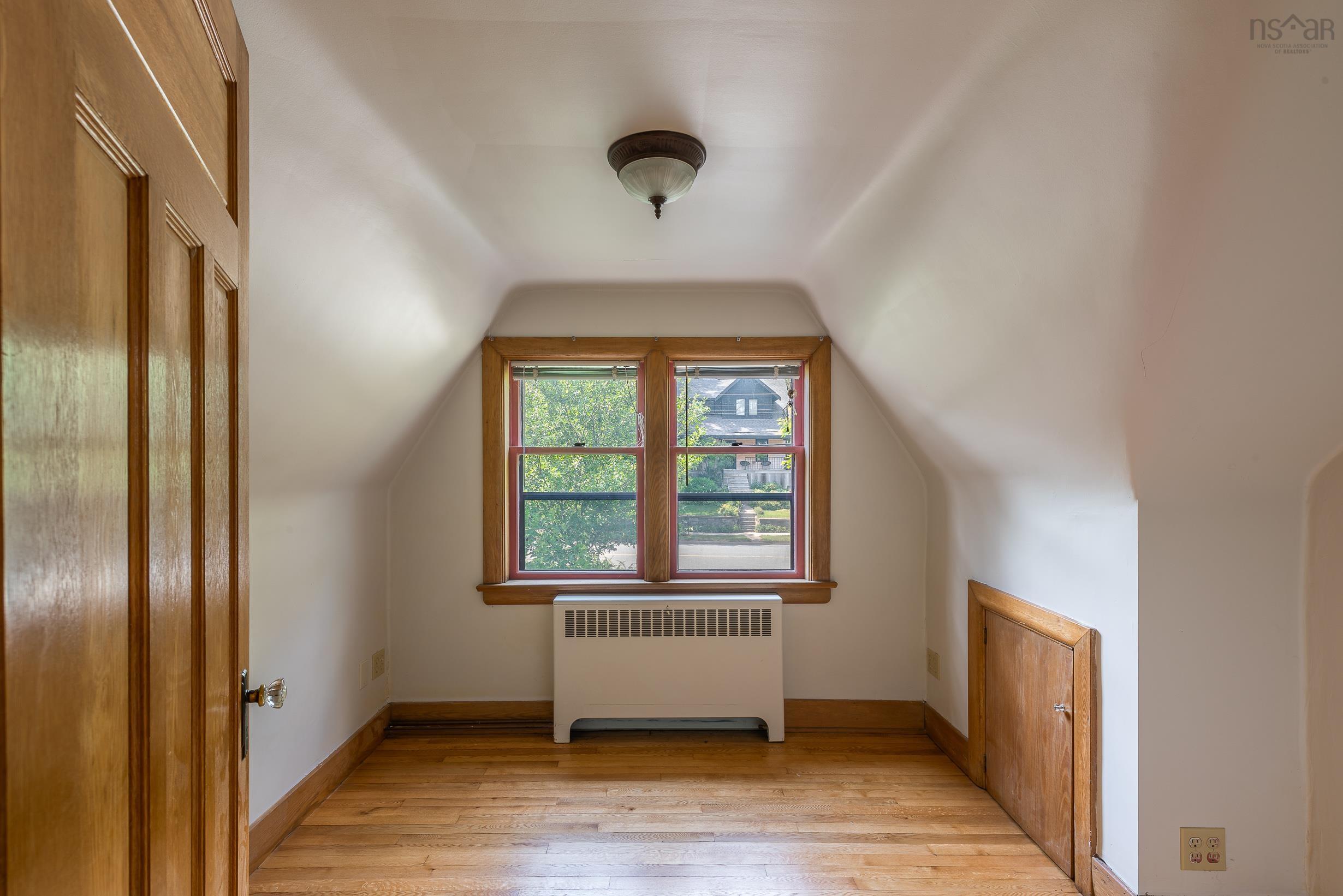 $699,900.00: 196 Crichton Avenue, Dartmouth