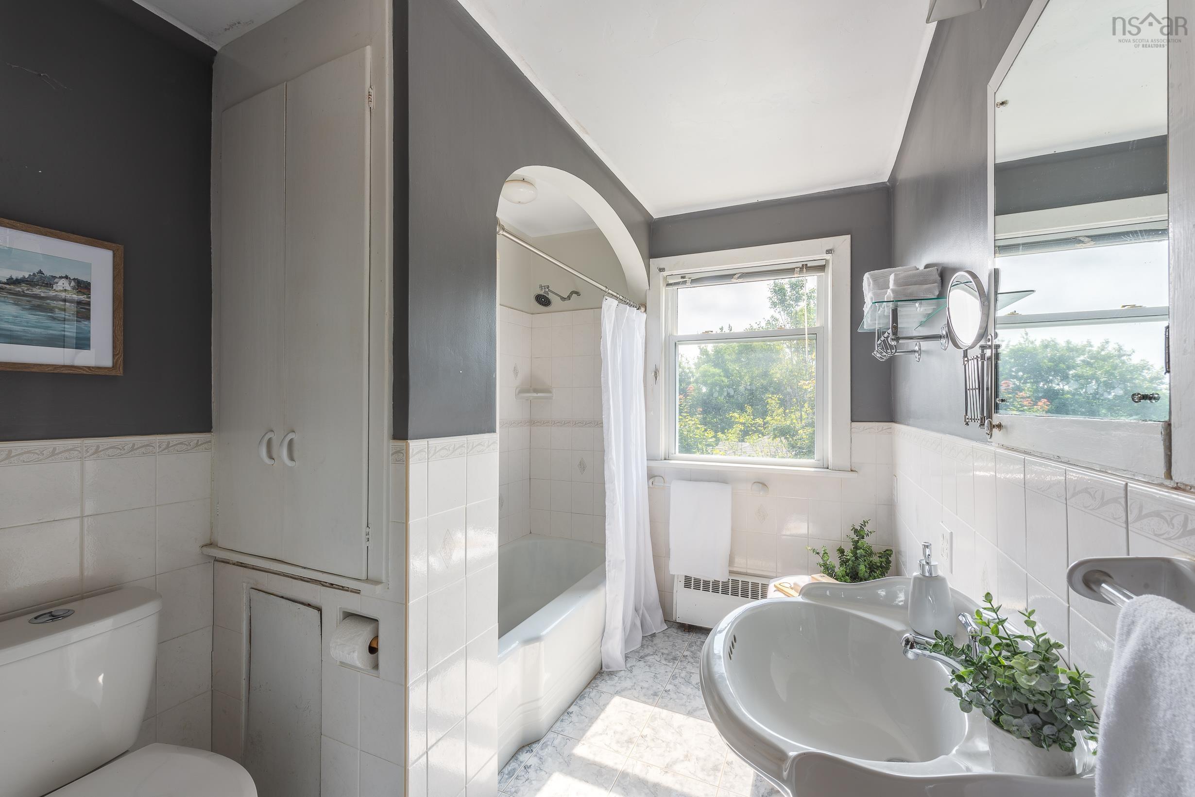 $699,900.00: 196 Crichton Avenue, Dartmouth