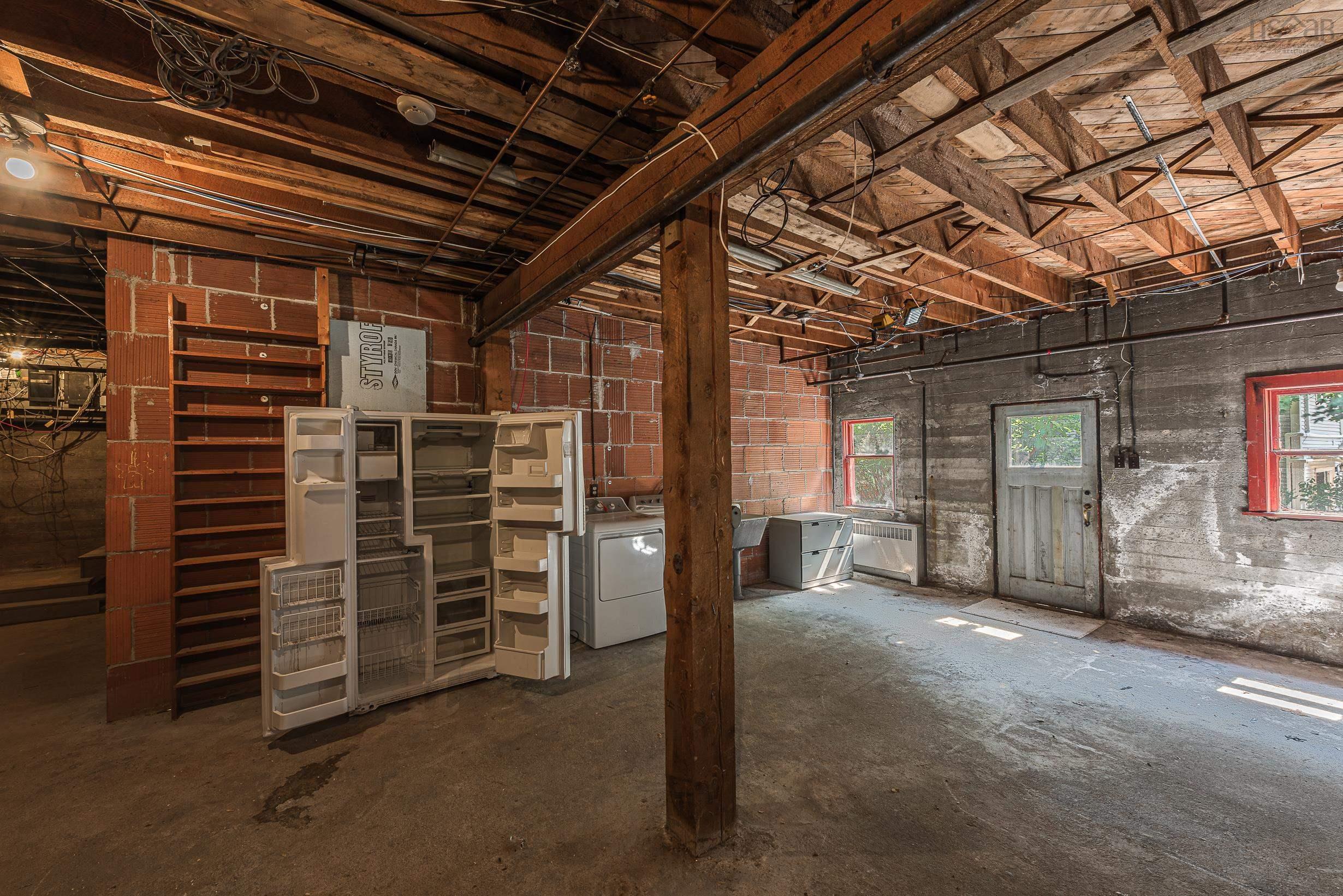 $699,900.00: 196 Crichton Avenue, Dartmouth