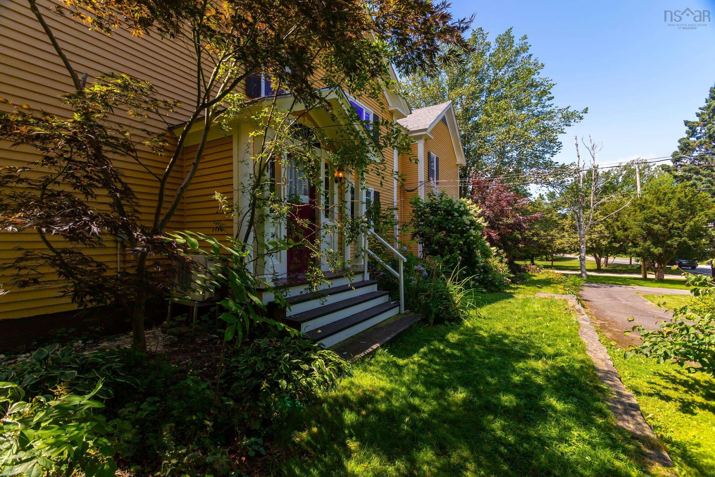 $740,000.00: 789-791 Saint George Street, Annapolis Royal