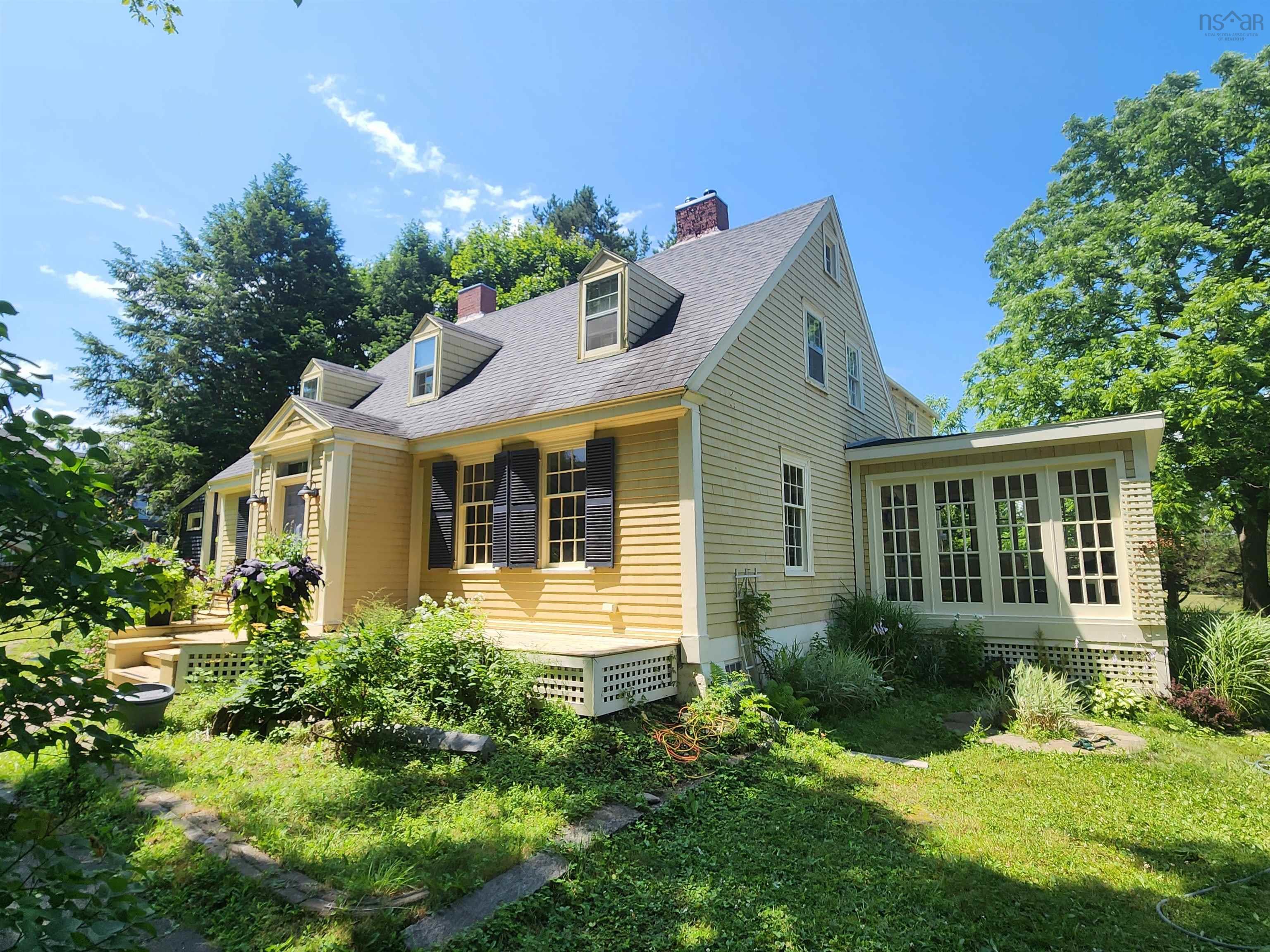 382 Main Street 