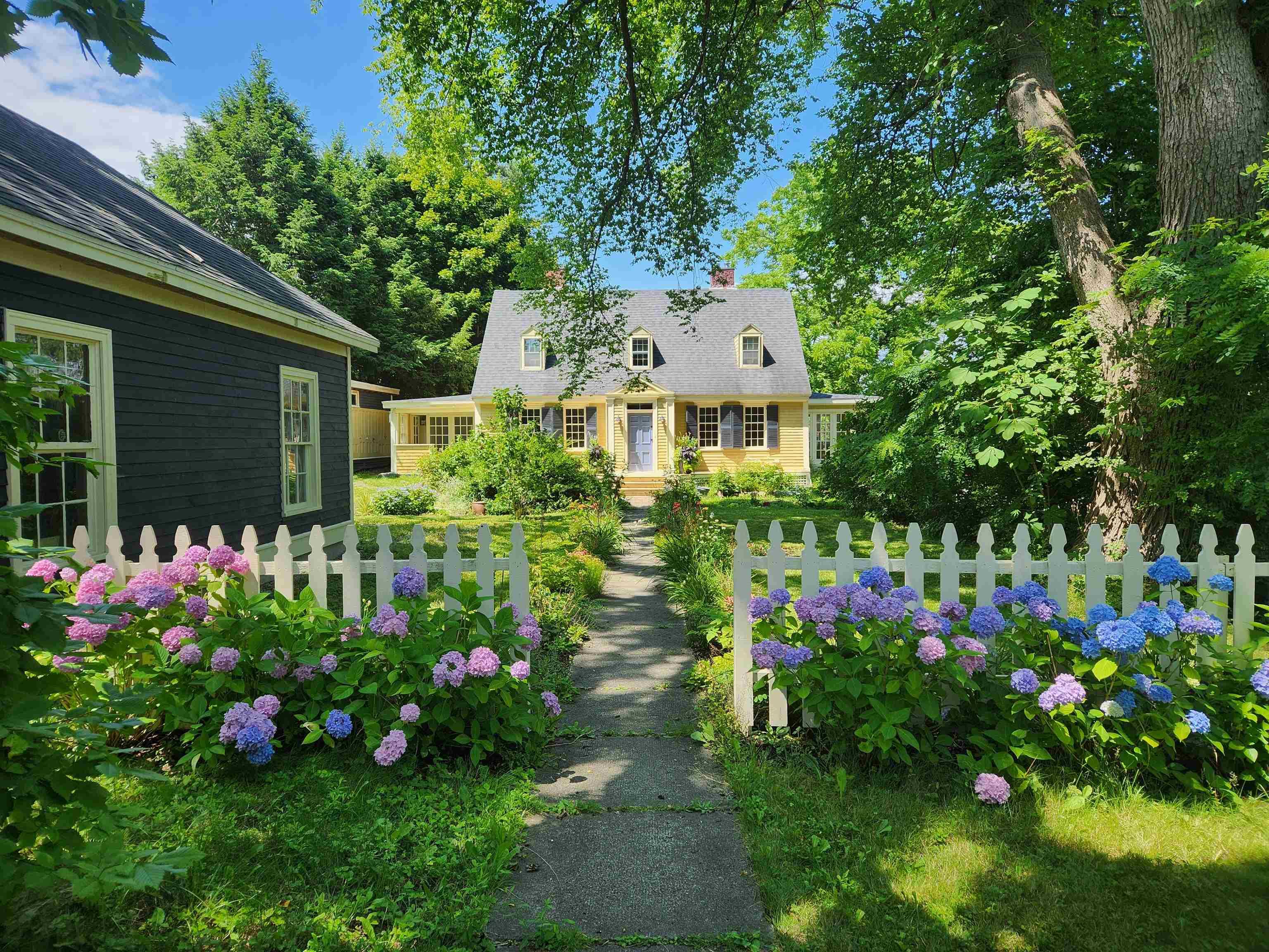 382 Main Street 