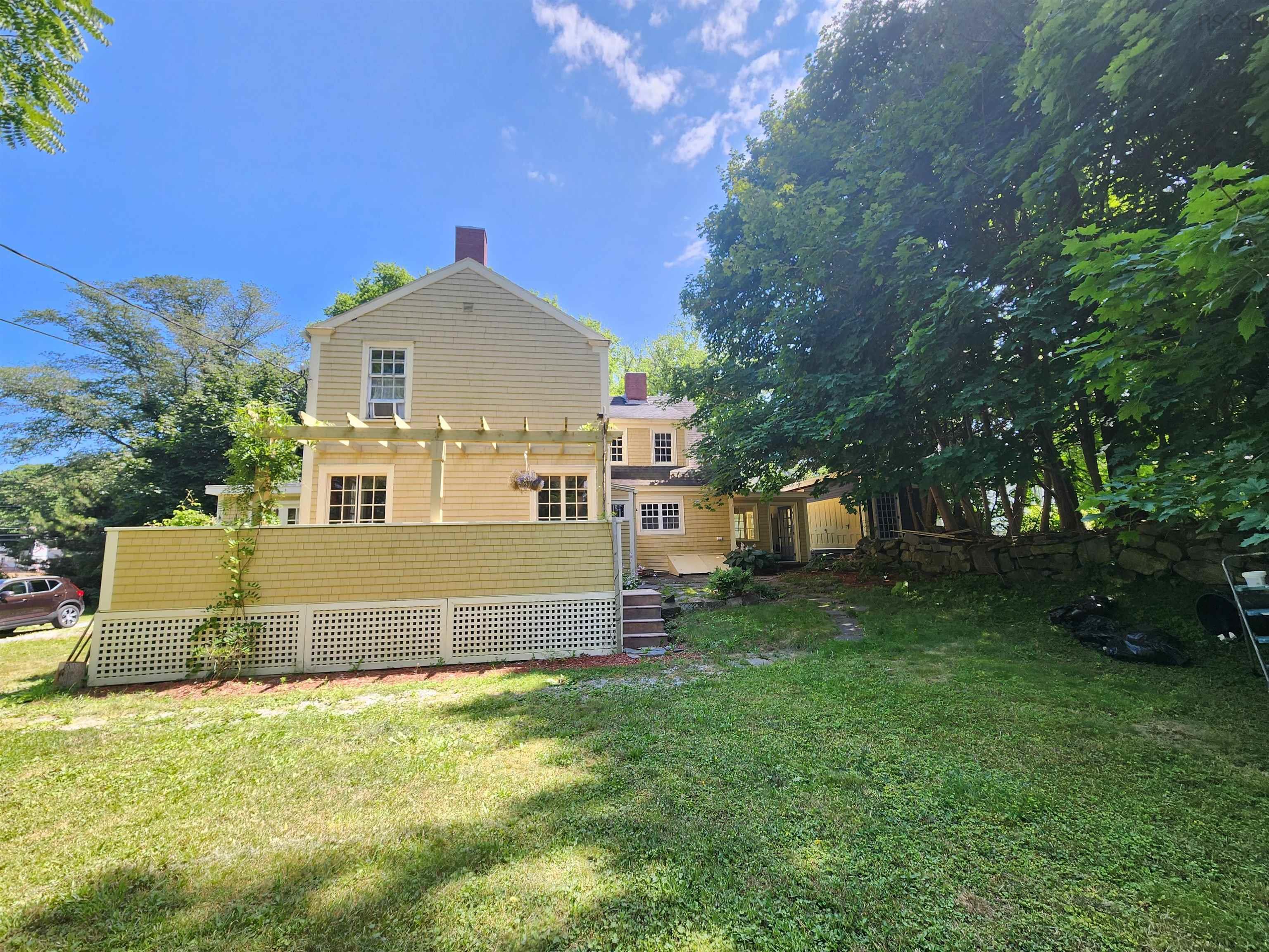 382 Main Street 