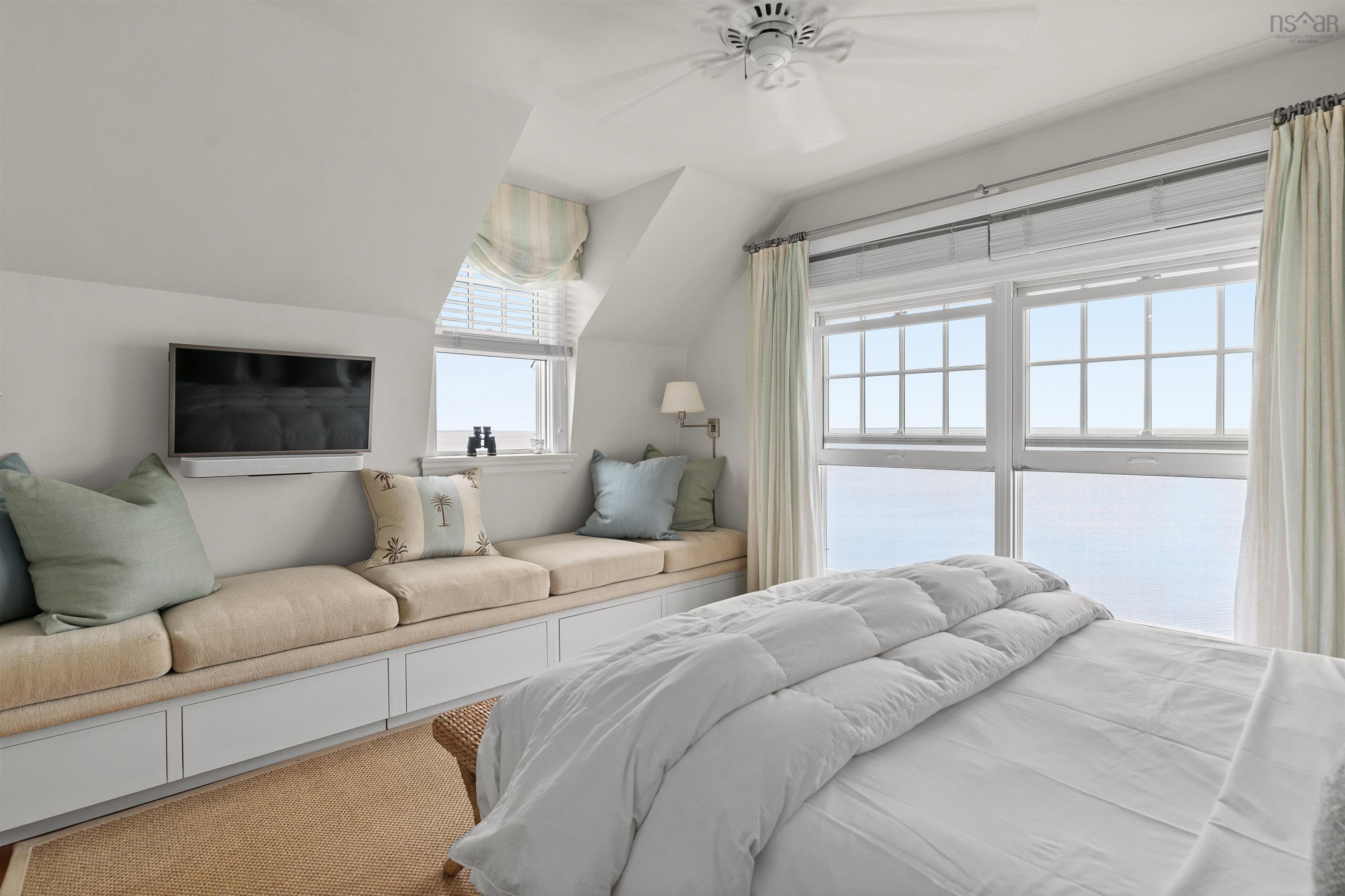 $5,885,000.00: 111 Lighthouse Road, Kings Head