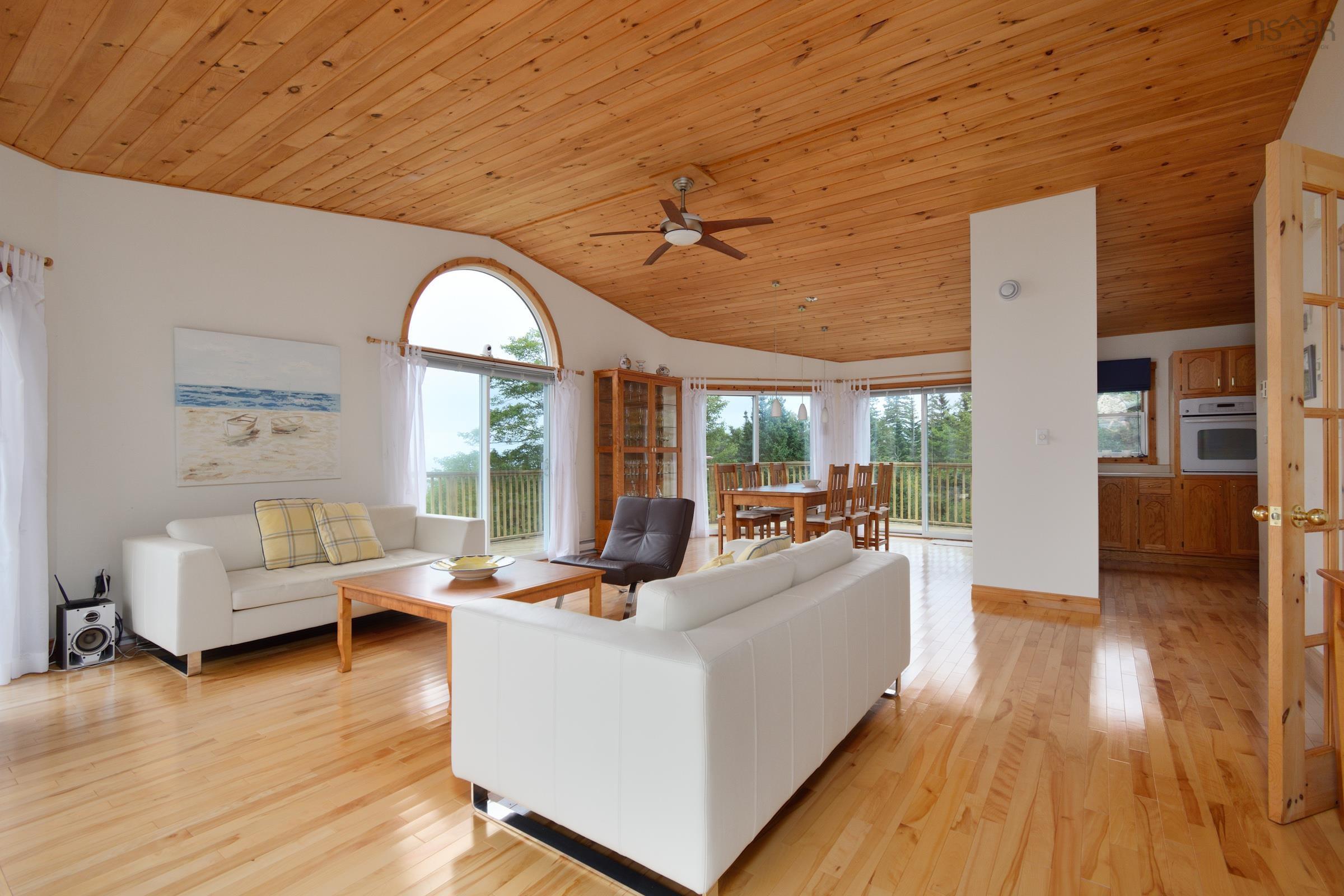 $549,000.00: 74 6101 Rd (Leo’s Lane), Roberta