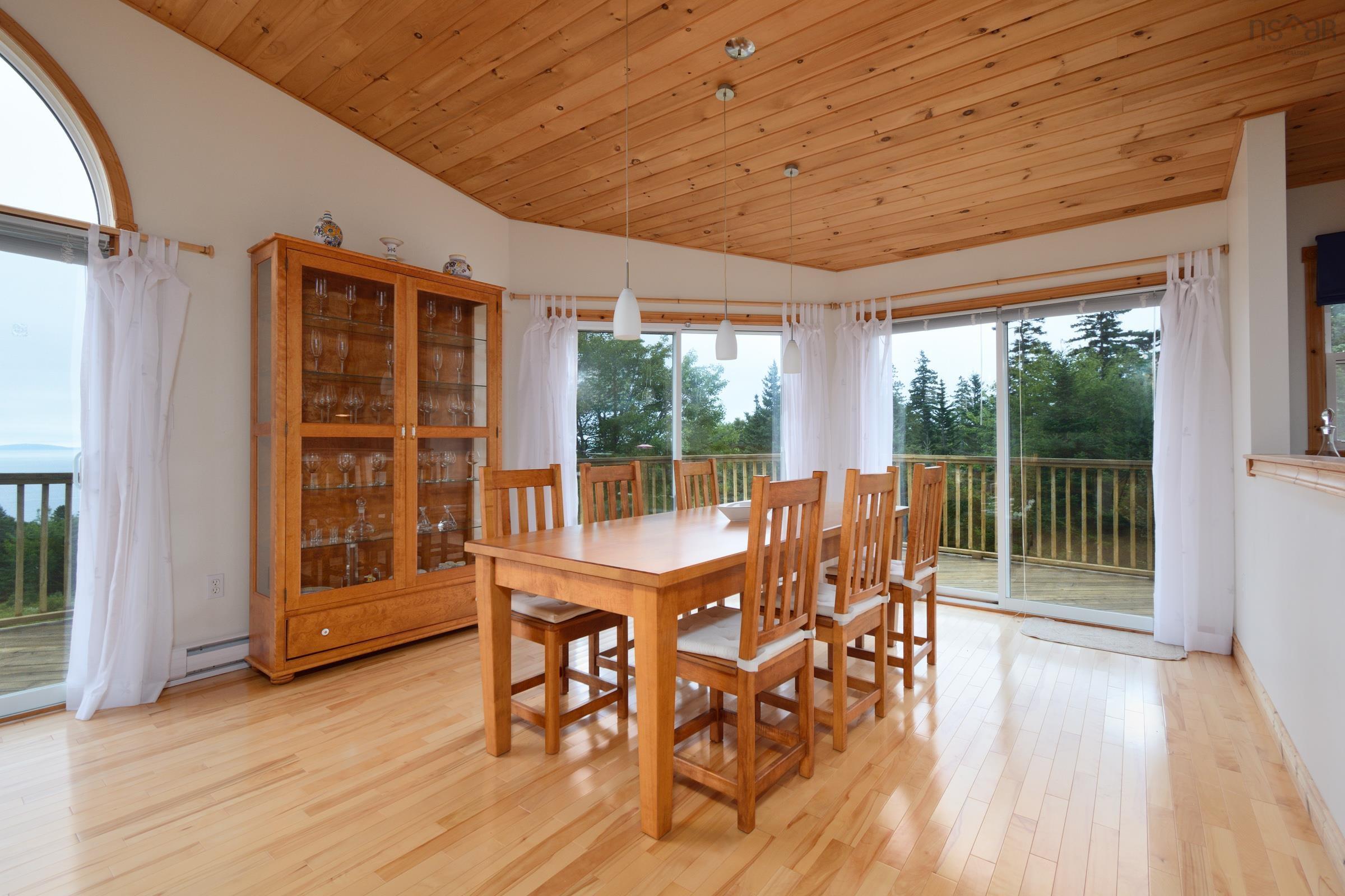 $549,000.00: 74 6101 Rd (Leo’s Lane), Roberta