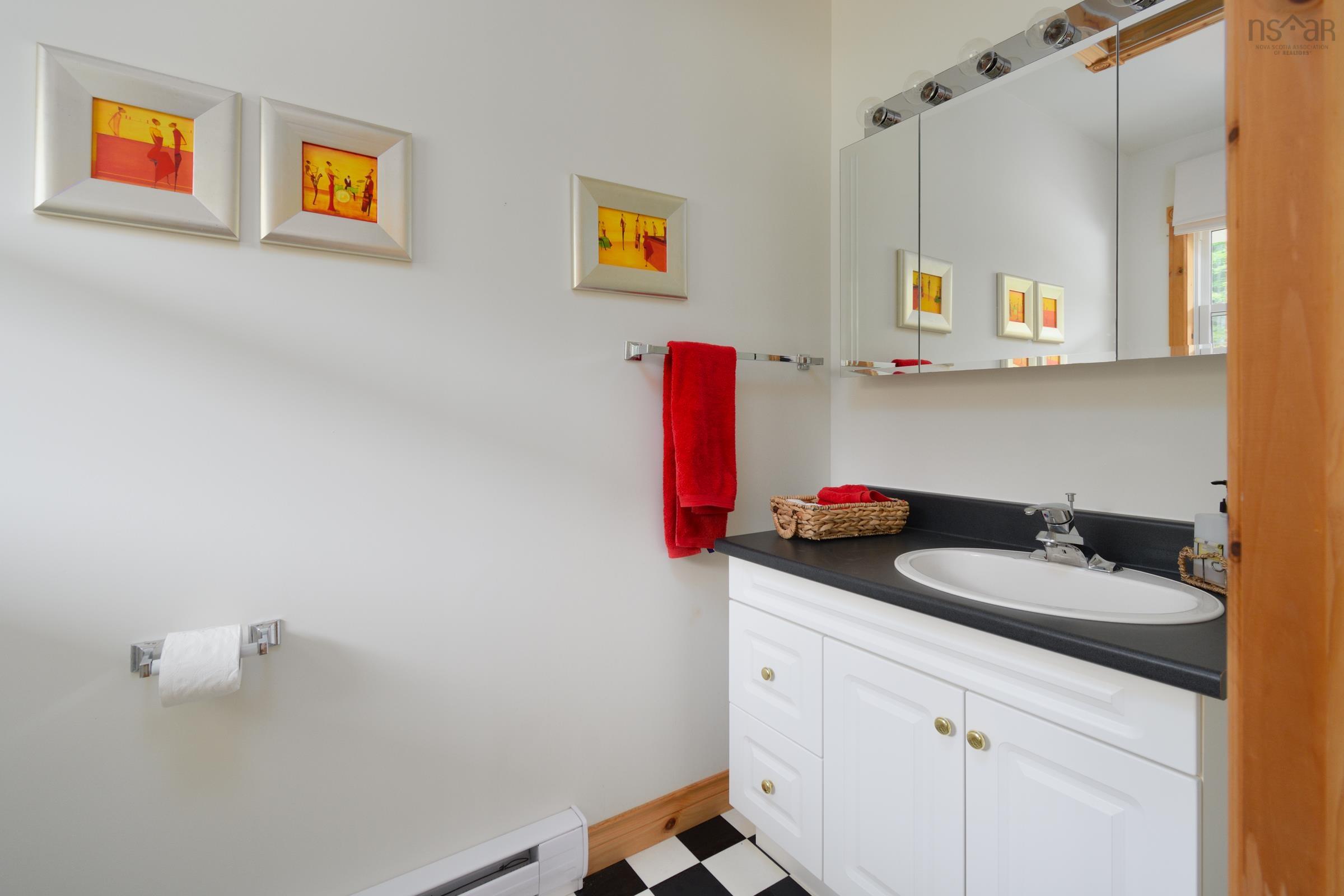 $549,000.00: 74 6101 Rd (Leo’s Lane), Roberta