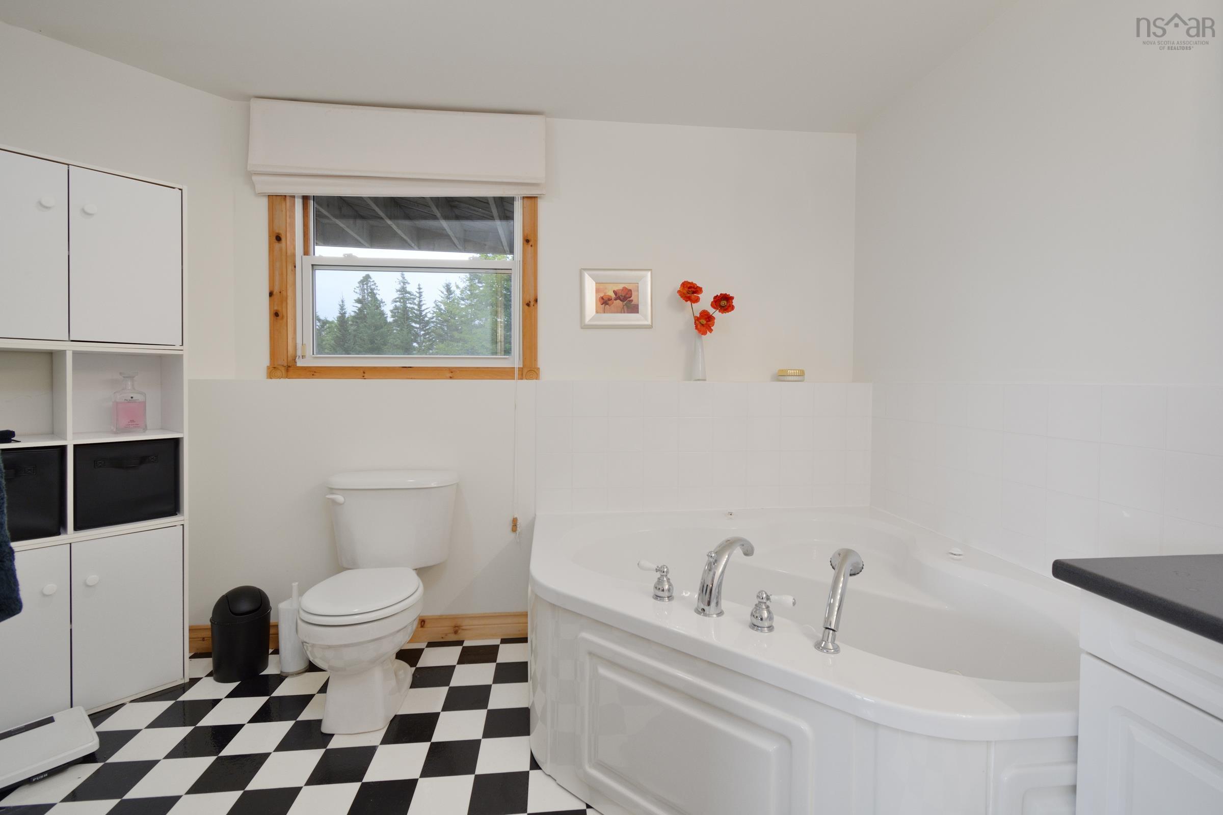 $549,000.00: 74 6101 Rd (Leo’s Lane), Roberta