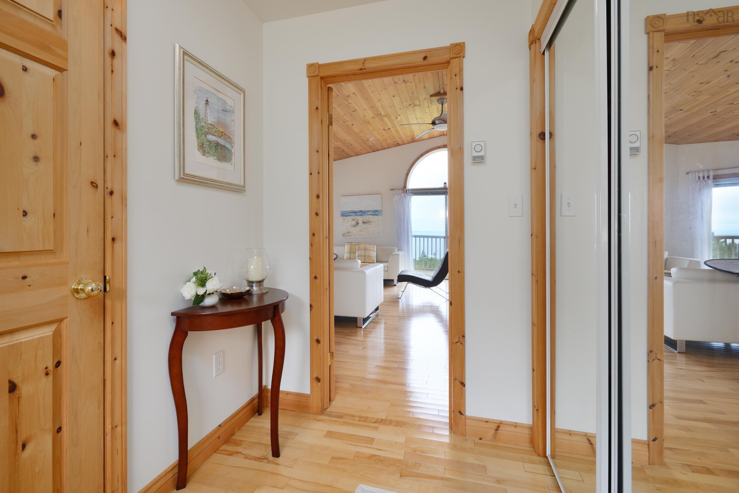 $549,000.00: 74 6101 Rd (Leo’s Lane), Roberta