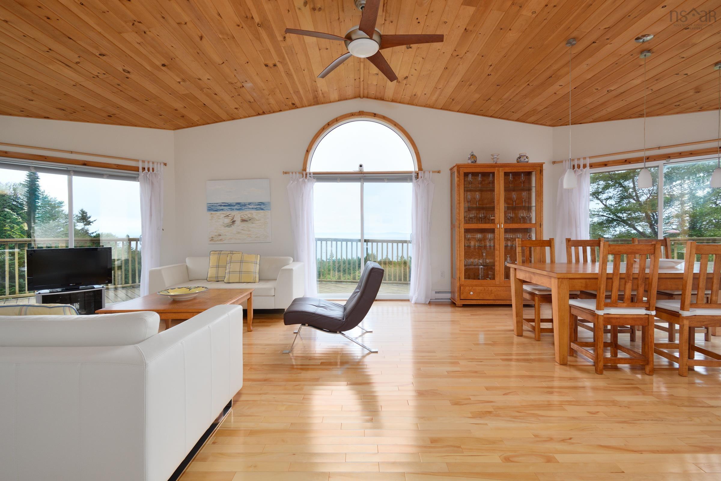 $549,000.00: 74 6101 Rd (Leo’s Lane), Roberta