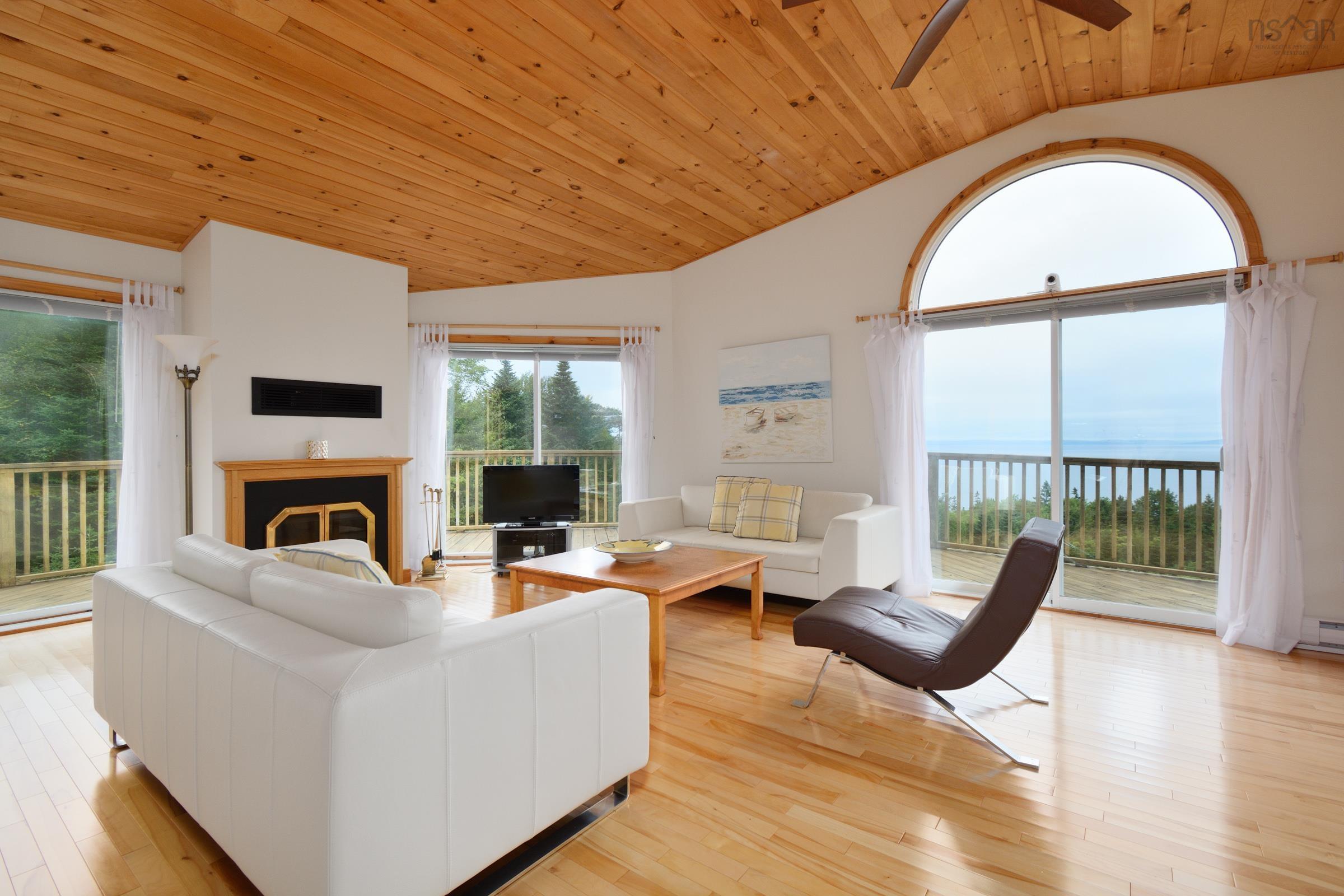 $549,000.00: 74 6101 Rd (Leo’s Lane), Roberta