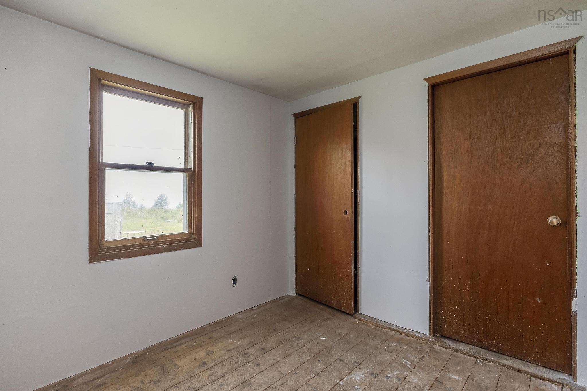 $499,900.00: 239 Brinton Road, Port Lorne