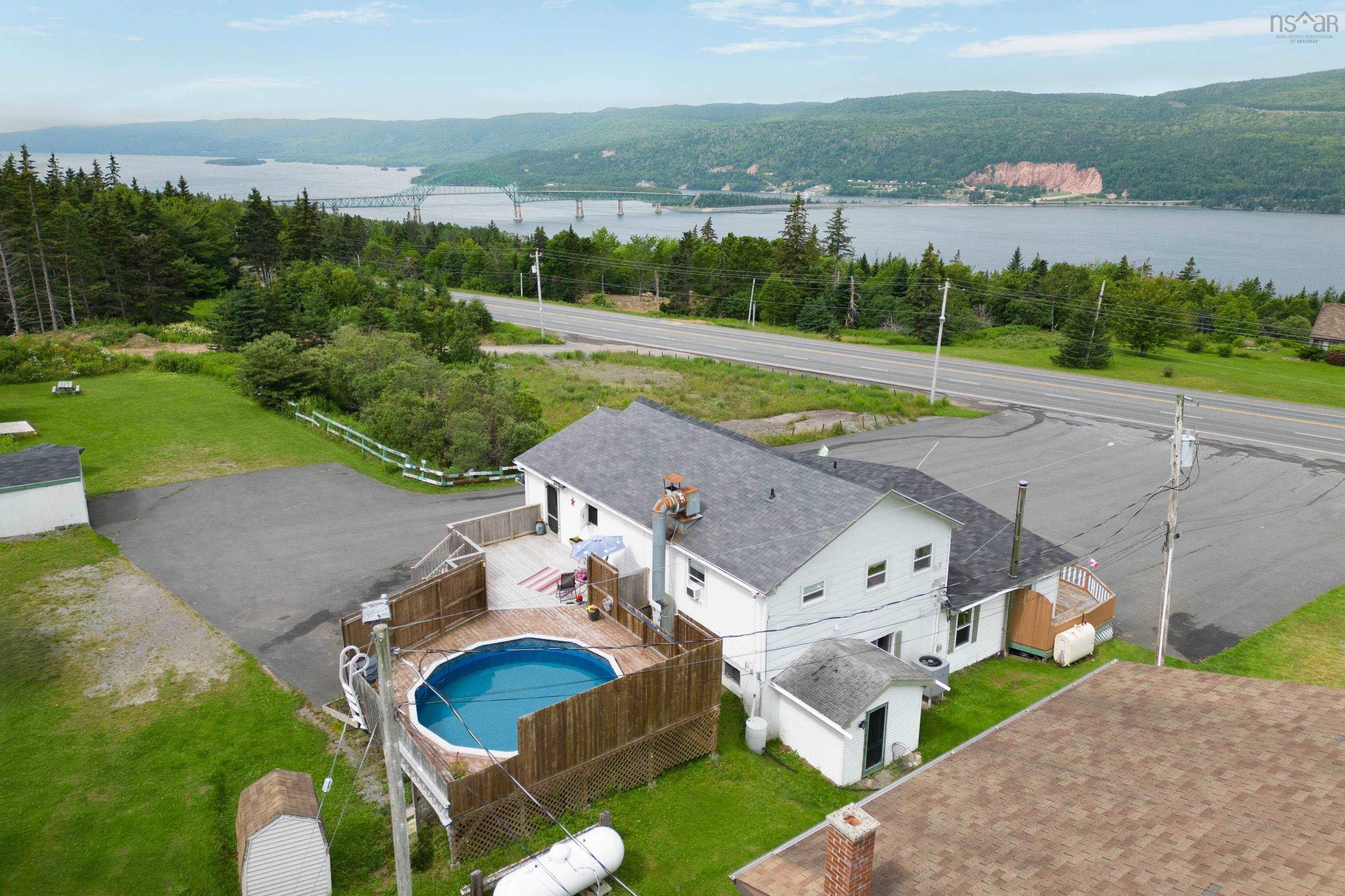 $329,000.00: 785 105 Highway, Boularderie East