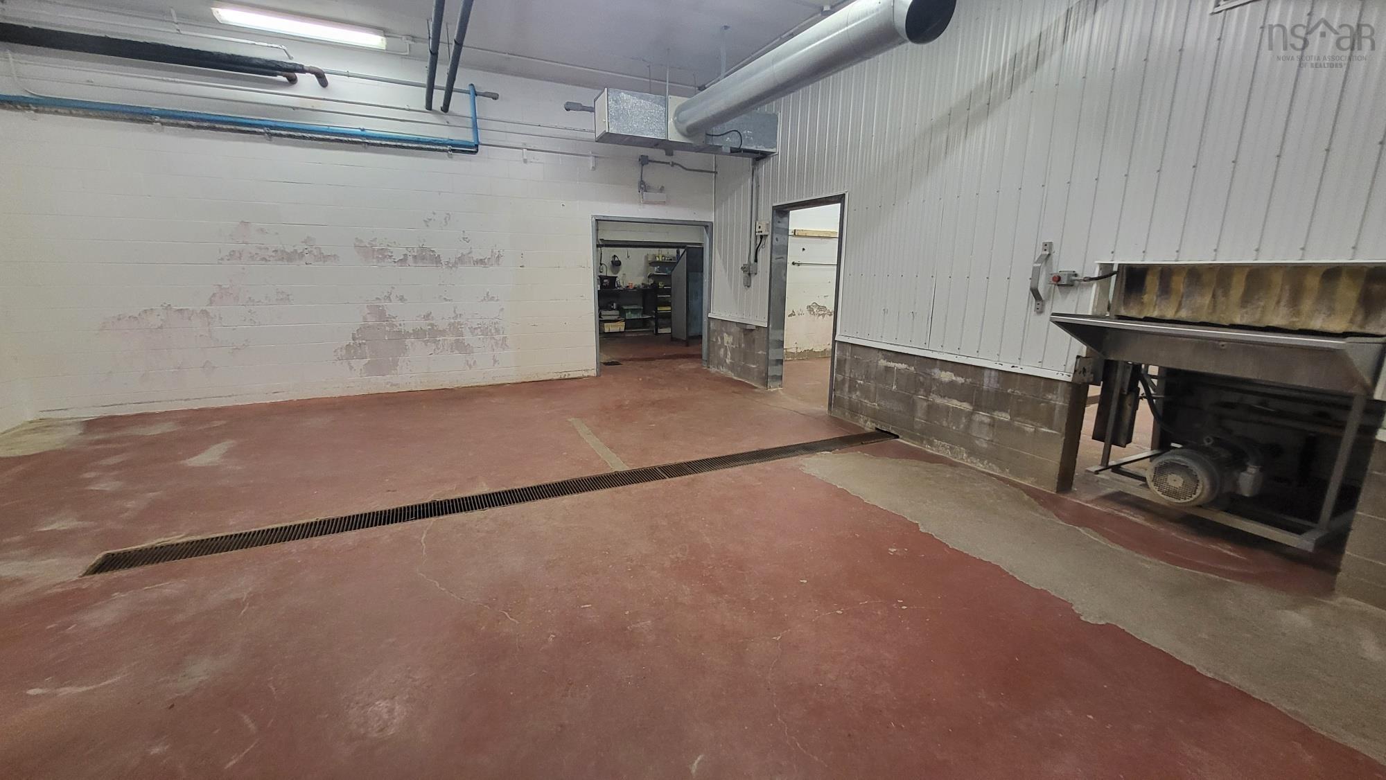 $1,099,000.00: 9565 Commercial Street, New Minas