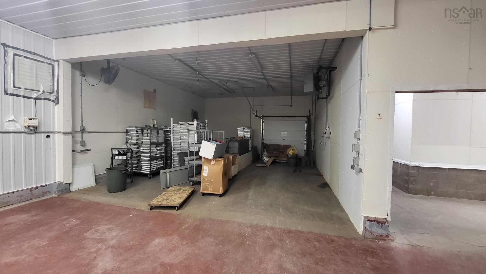 $1,099,000.00: 9565 Commercial Street, New Minas