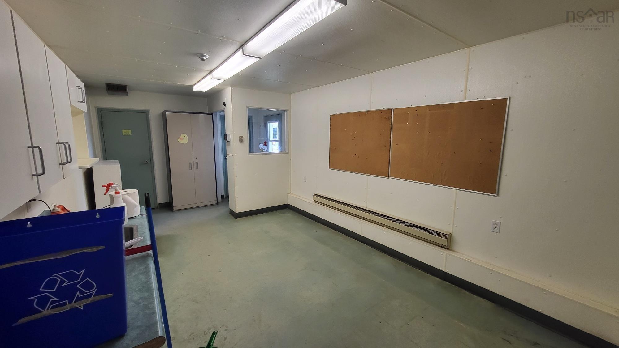 $1,099,000.00: 9565 Commercial Street, New Minas