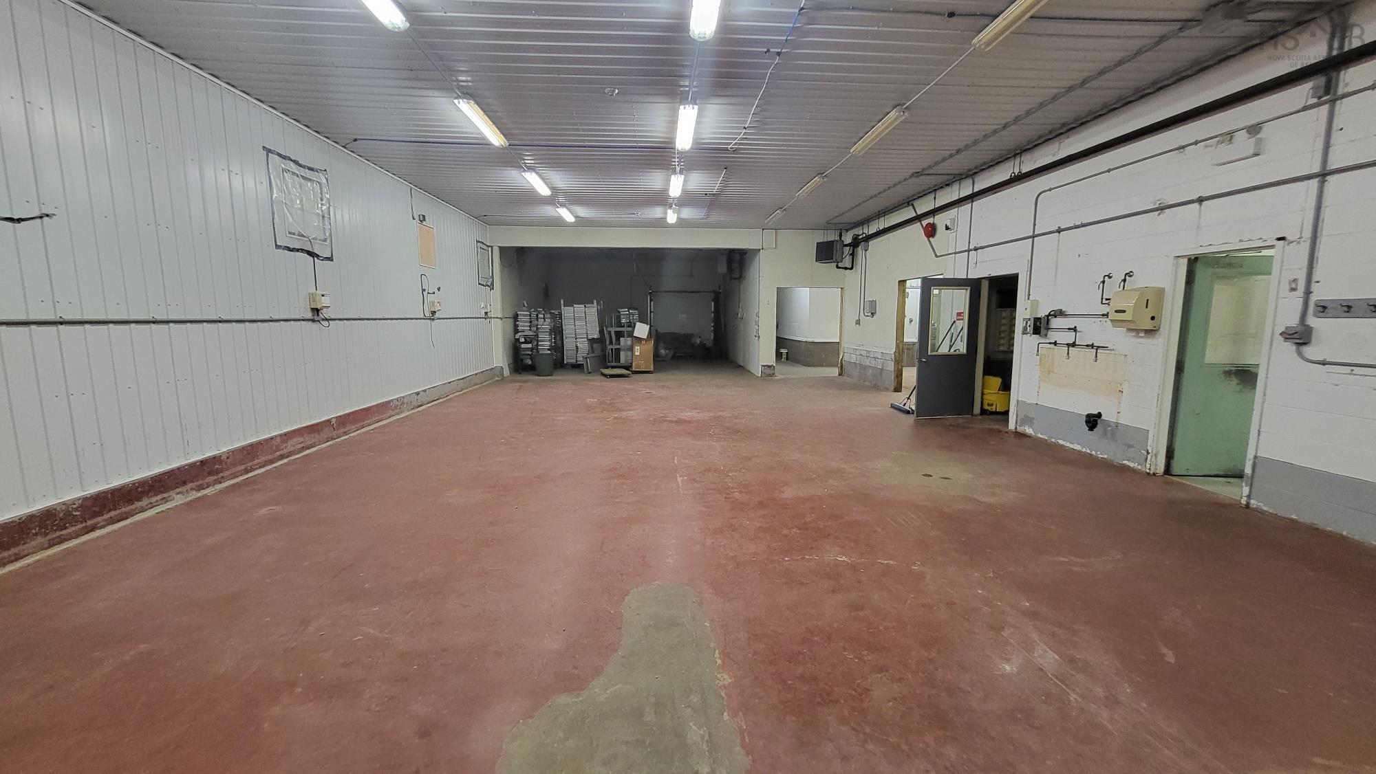 $1,099,000.00: 9565 Commercial Street, New Minas