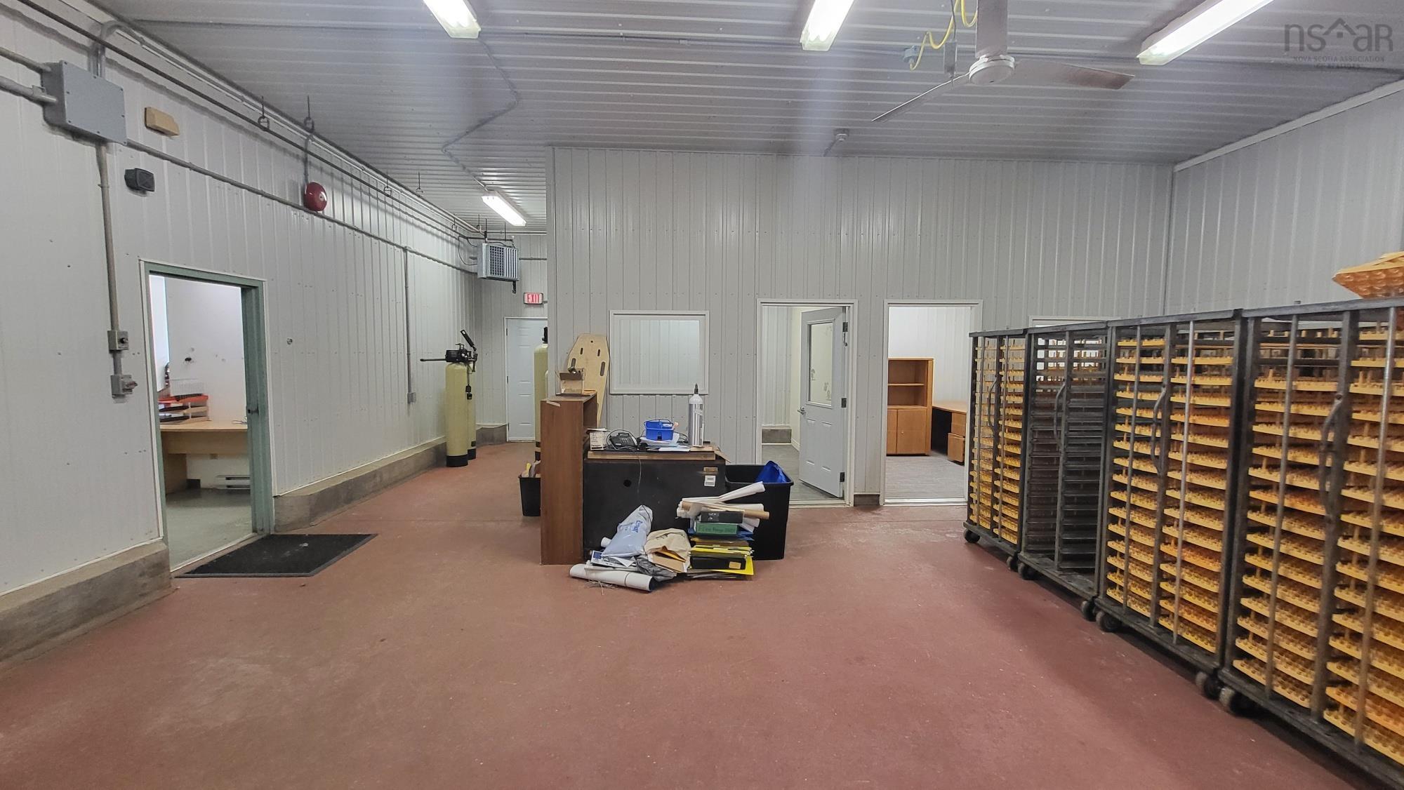 $1,099,000.00: 9565 Commercial Street, New Minas