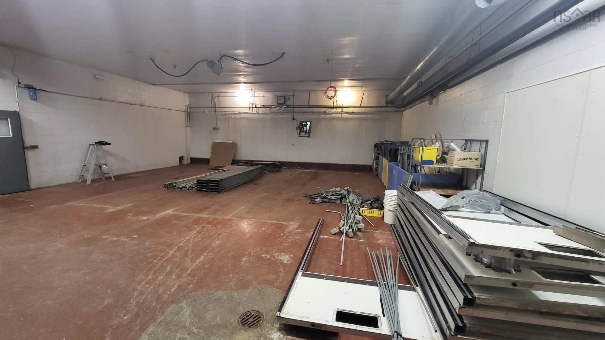 $1,099,000.00: 9565 Commercial Street, New Minas