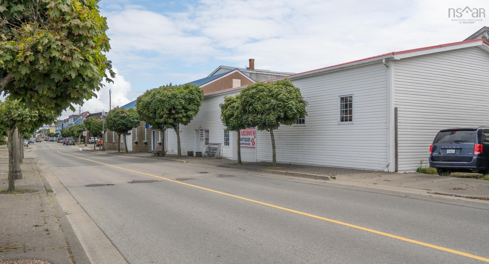 $450,000.00: 1 Central Street, Yarmouth