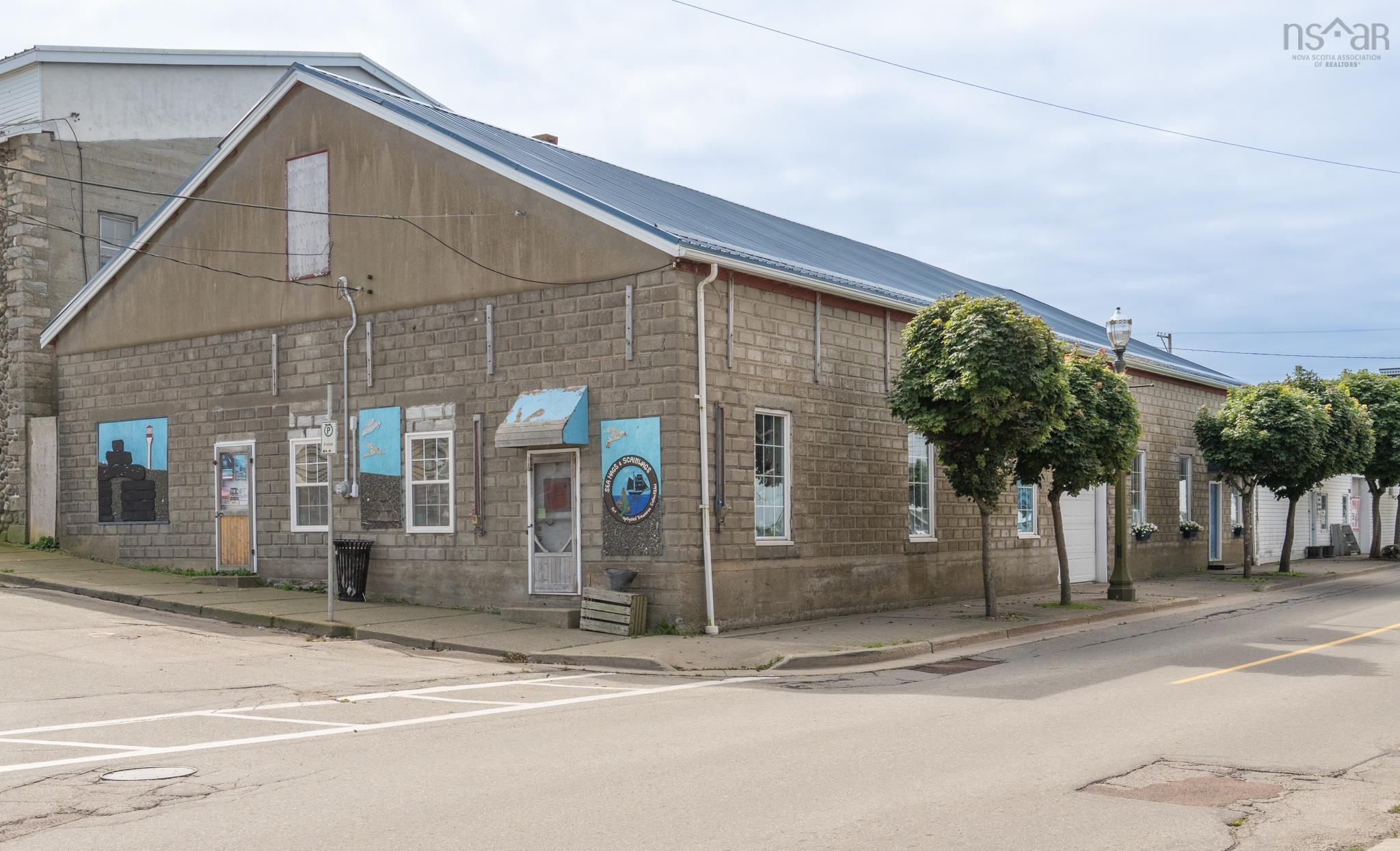 $450,000.00: 1 Central Street, Yarmouth