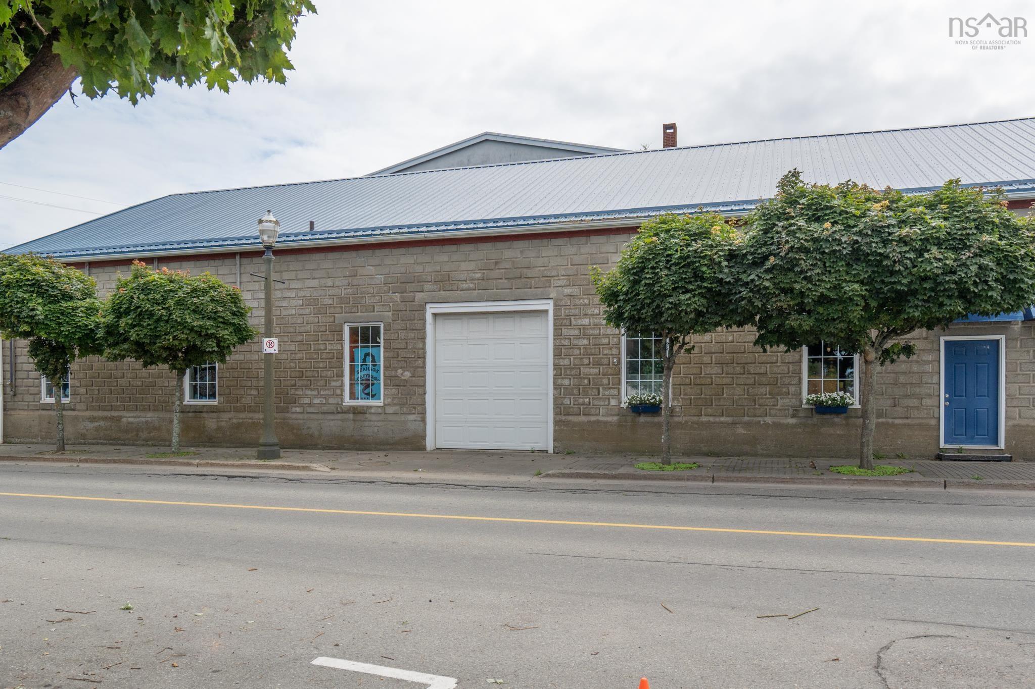 $450,000.00: 1 Central Street, Yarmouth