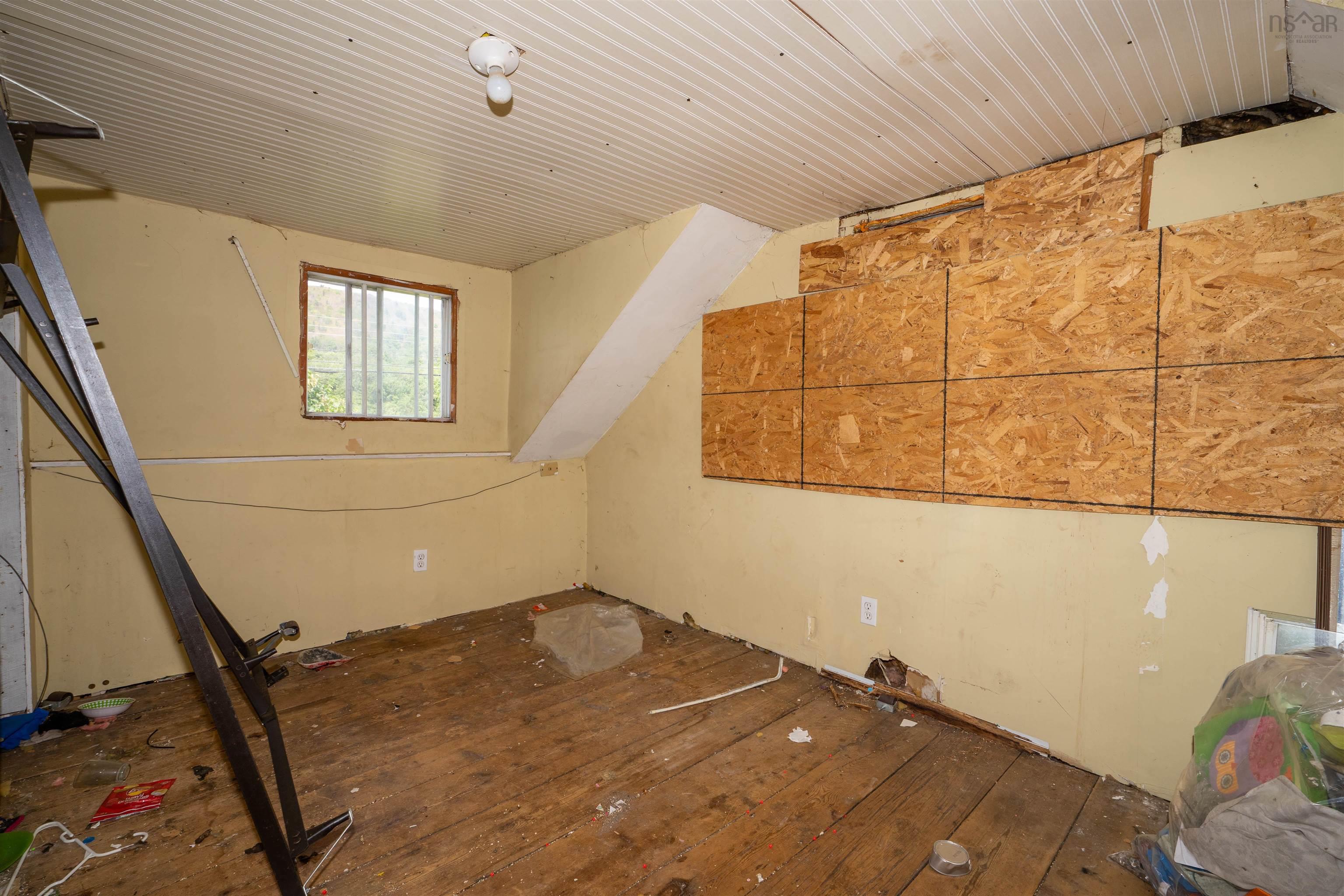 $149,000.00: 1234 Granville Road, Victoria Beach