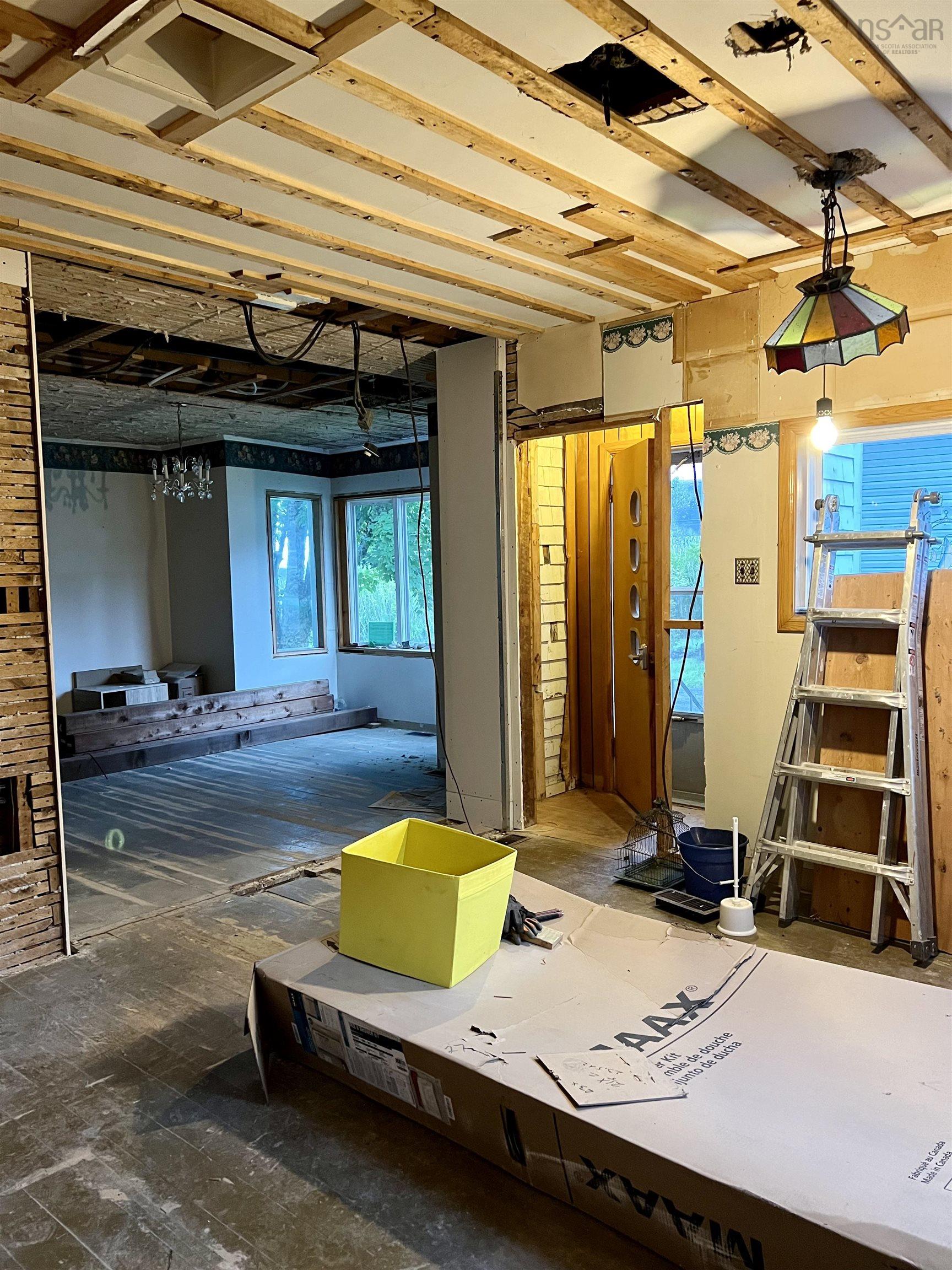 $98,000.00: 1042 Highway 335, Middle West Pubnico