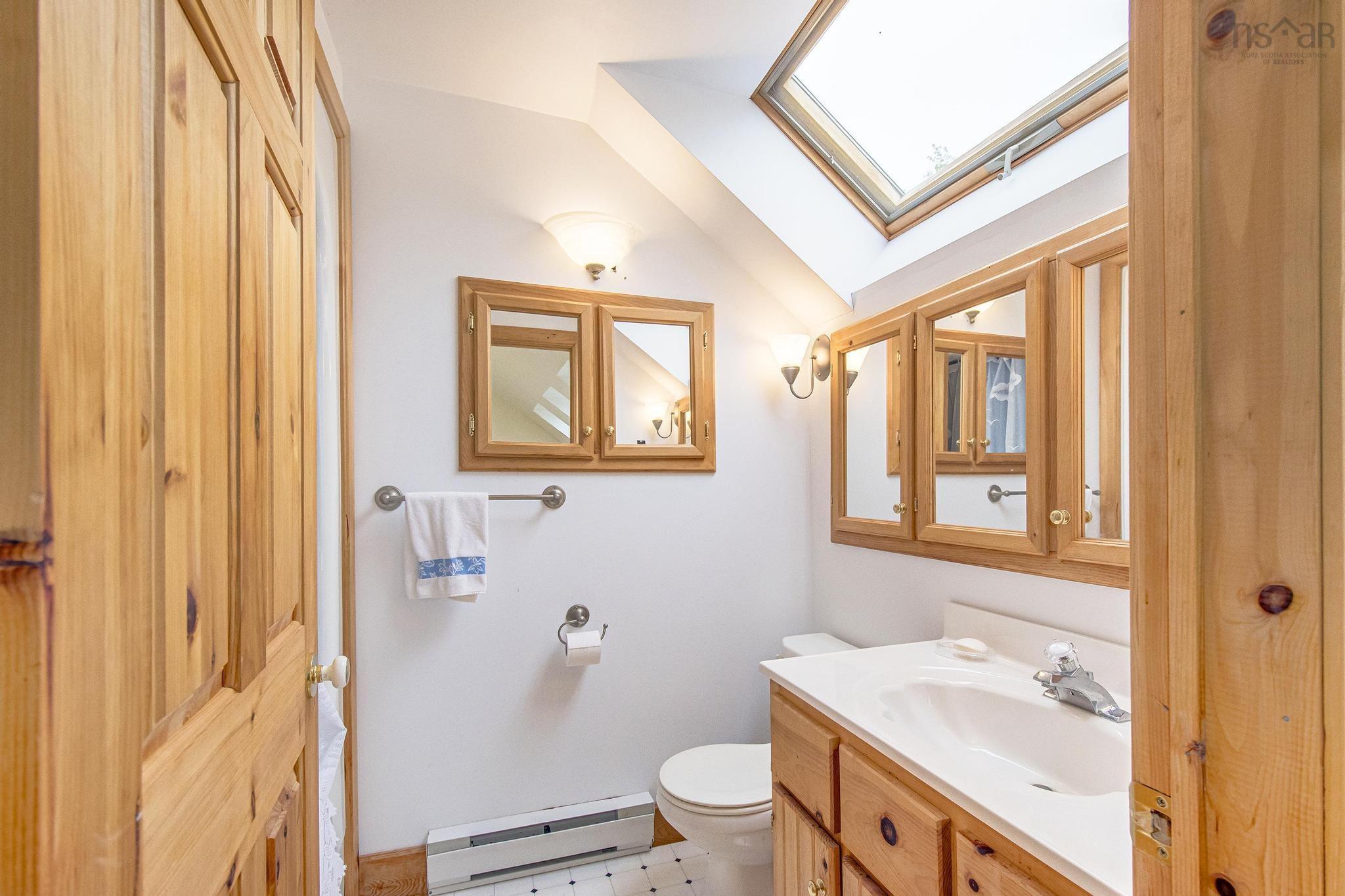 $774,900.00: 3470 Sandy Point Road, Jordan Bay