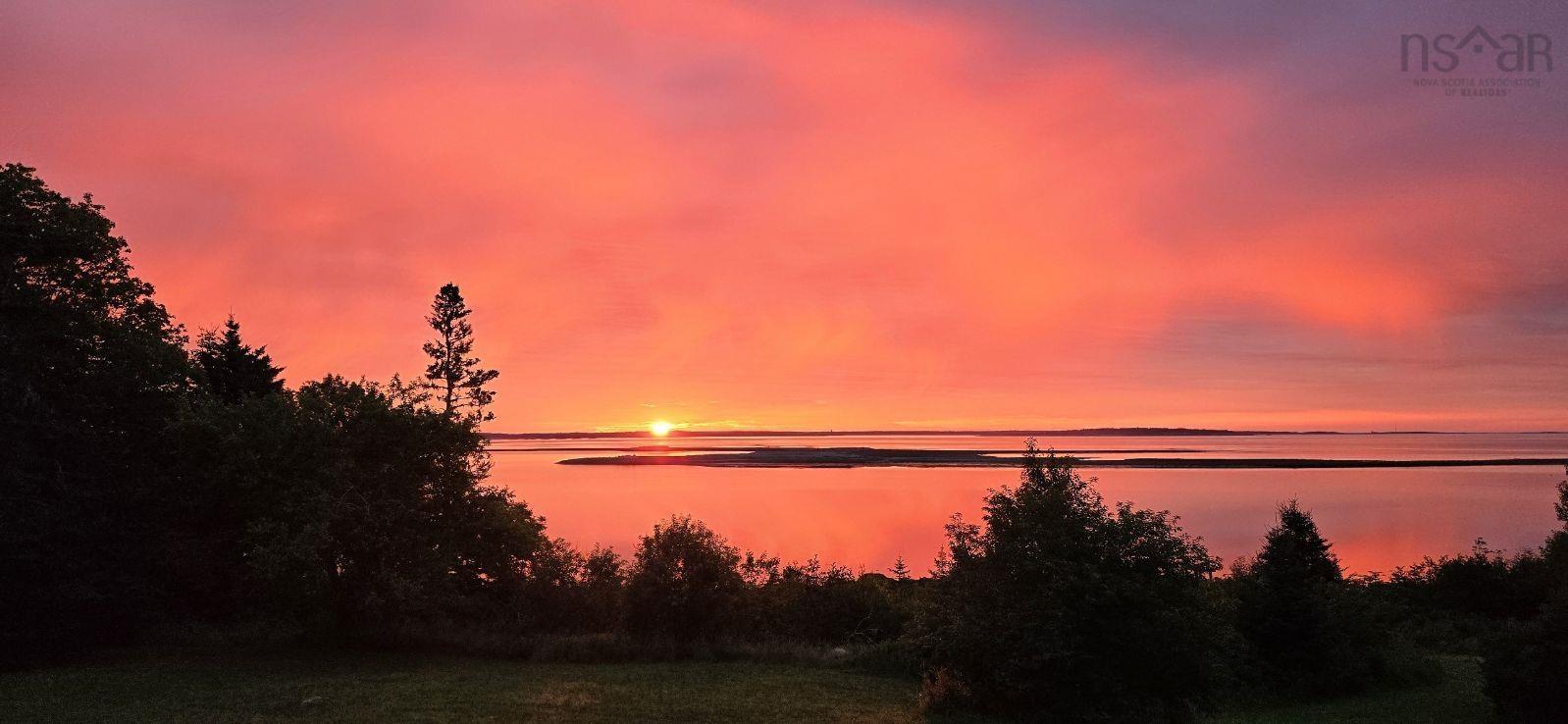 $774,900.00: 3470 Sandy Point Road, Jordan Bay