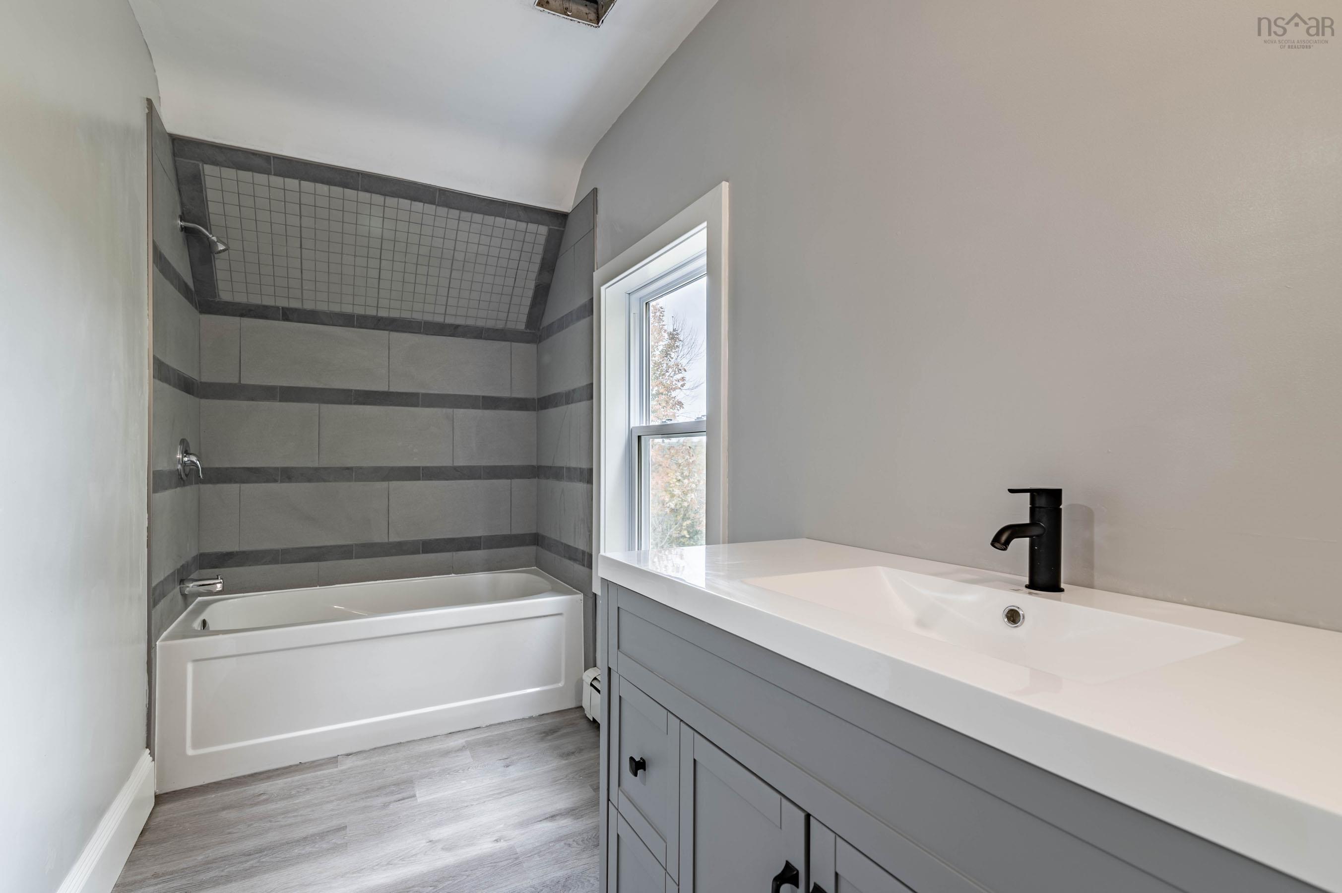 $499,900.00: 199 Main Street, Middleton