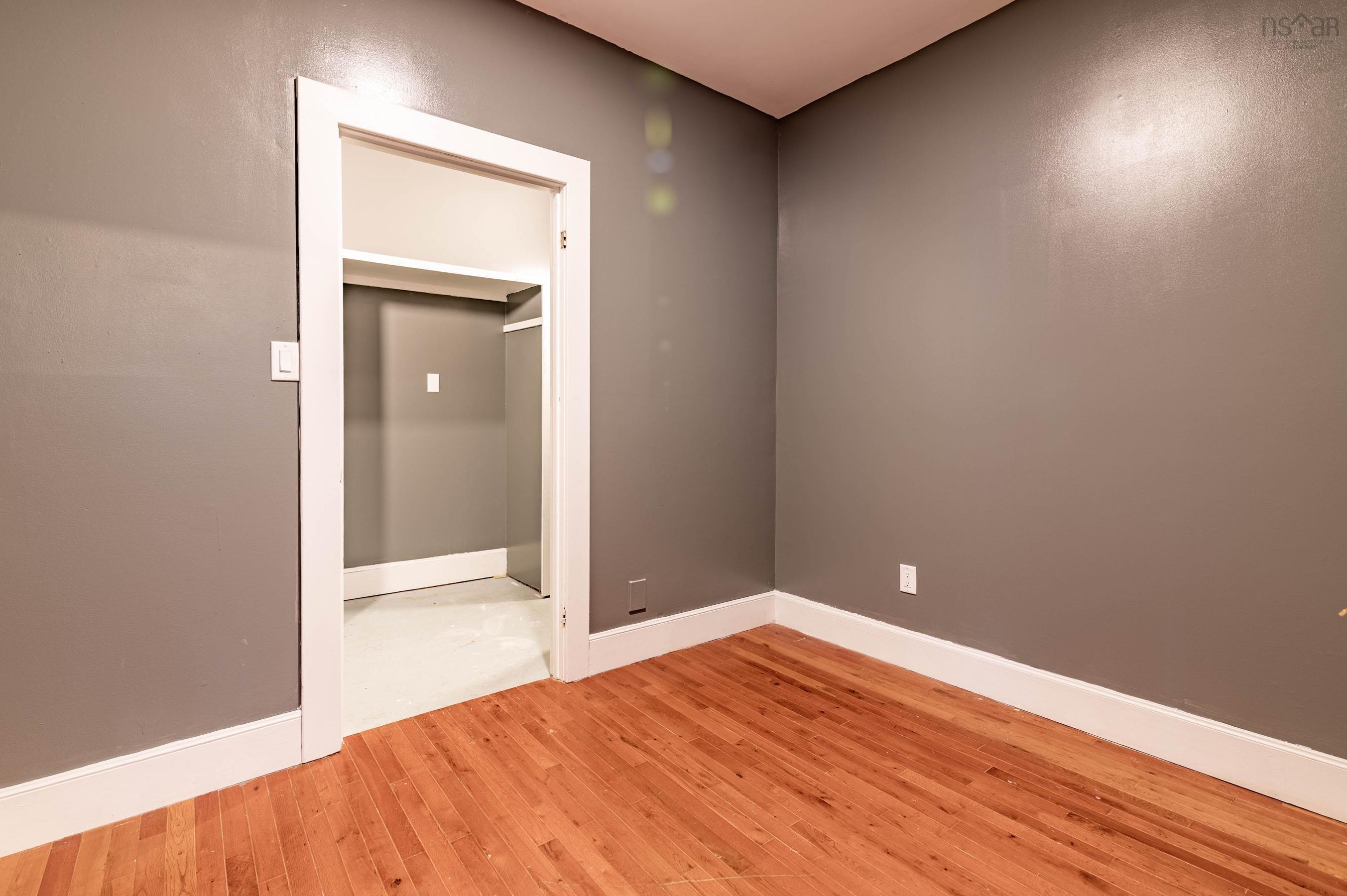 $499,900.00: 199 Main Street, Middleton