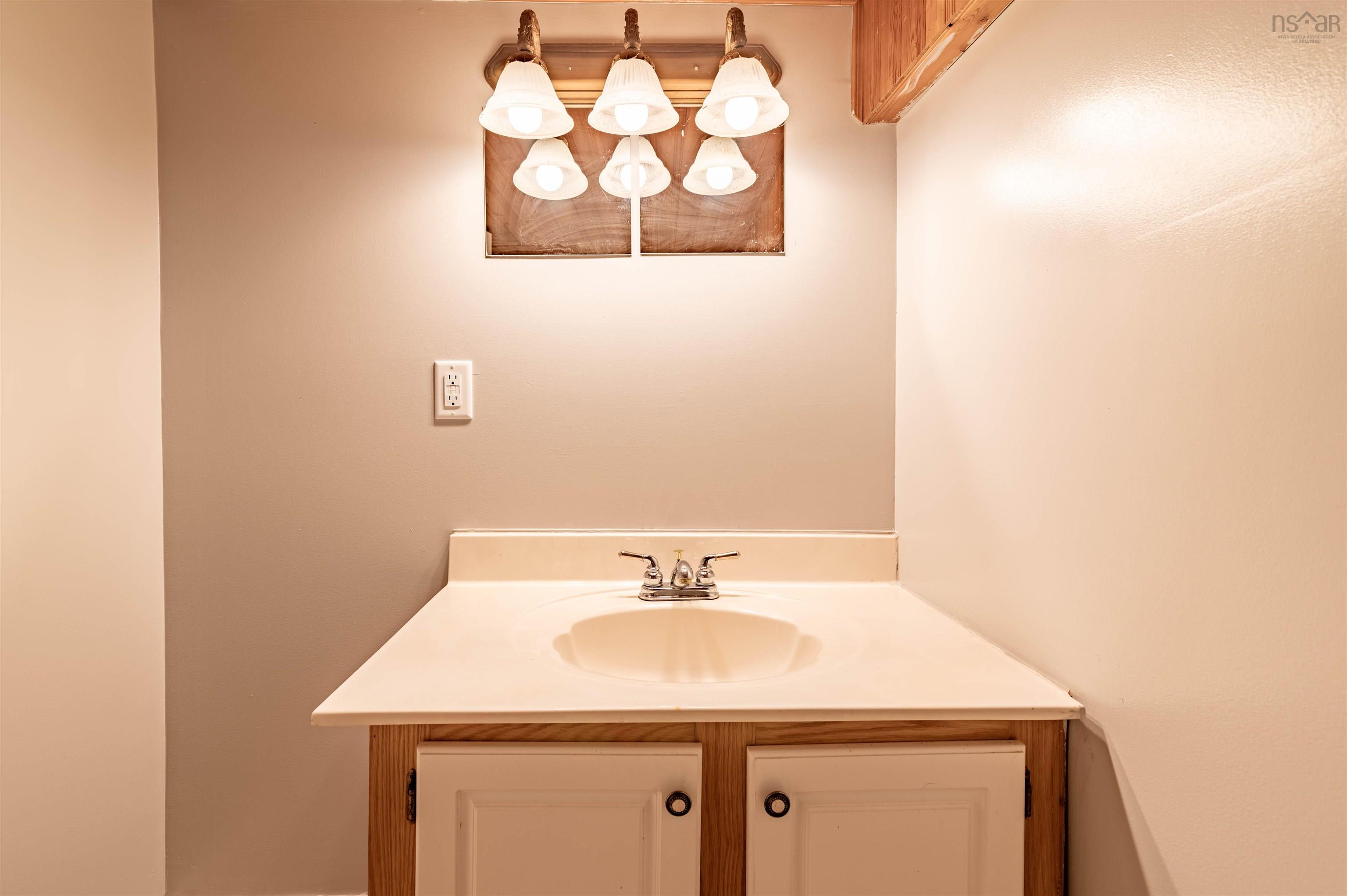 $499,900.00: 199 Main Street, Middleton