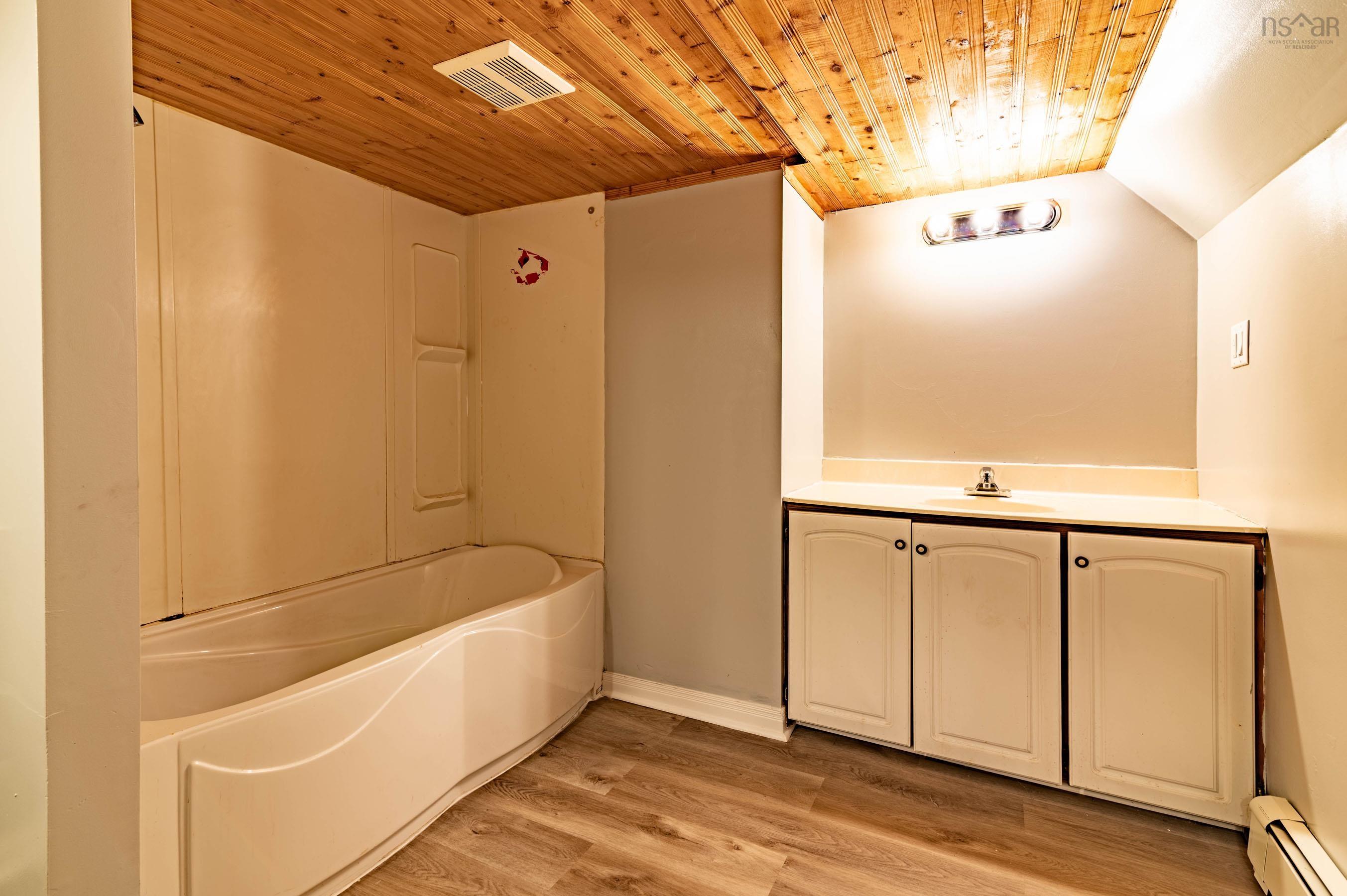 $499,900.00: 199 Main Street, Middleton