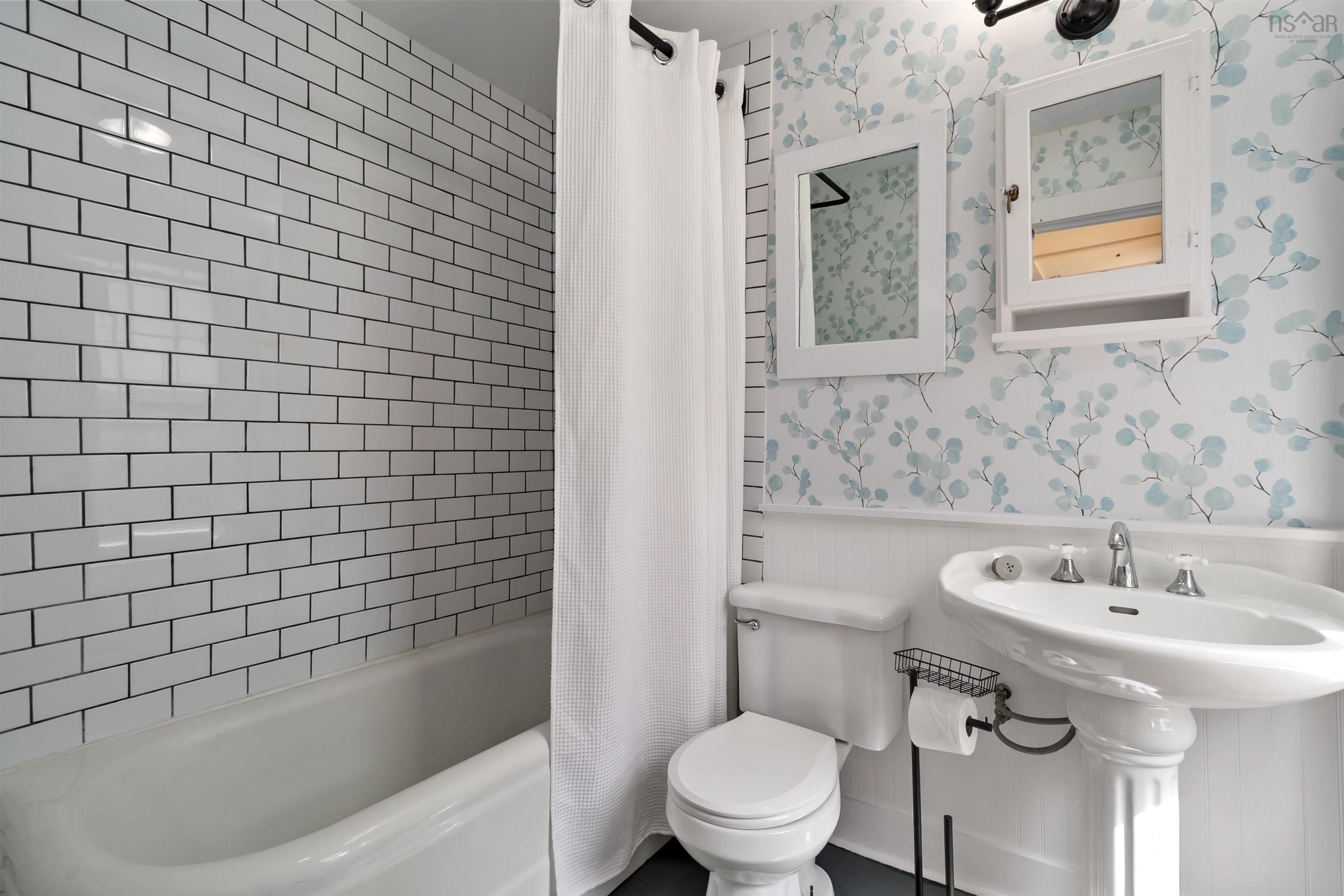 $597,000.00: 7602 Highway 8, South Brookfield