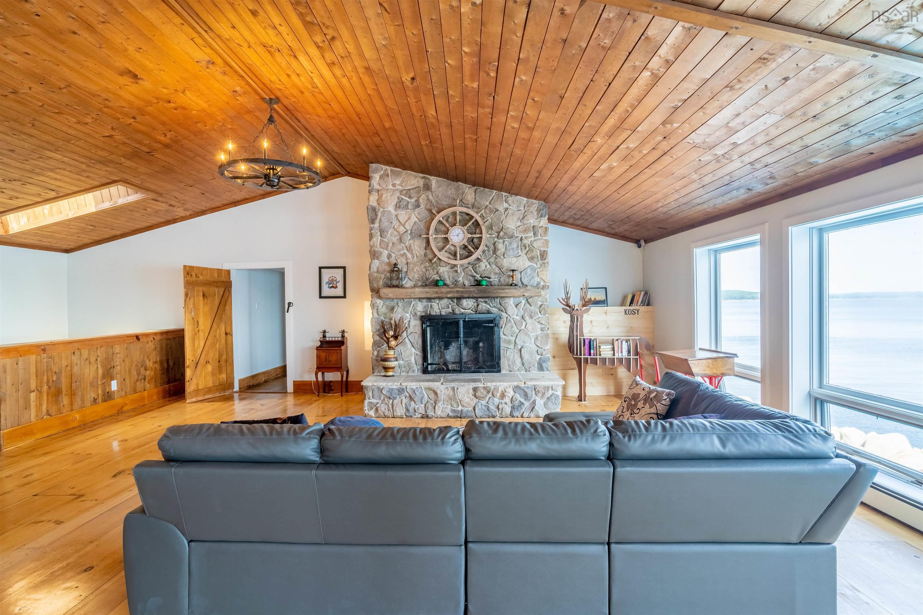 $989,900.00: 501 Mill Cove Shore Rd, Birchy Head